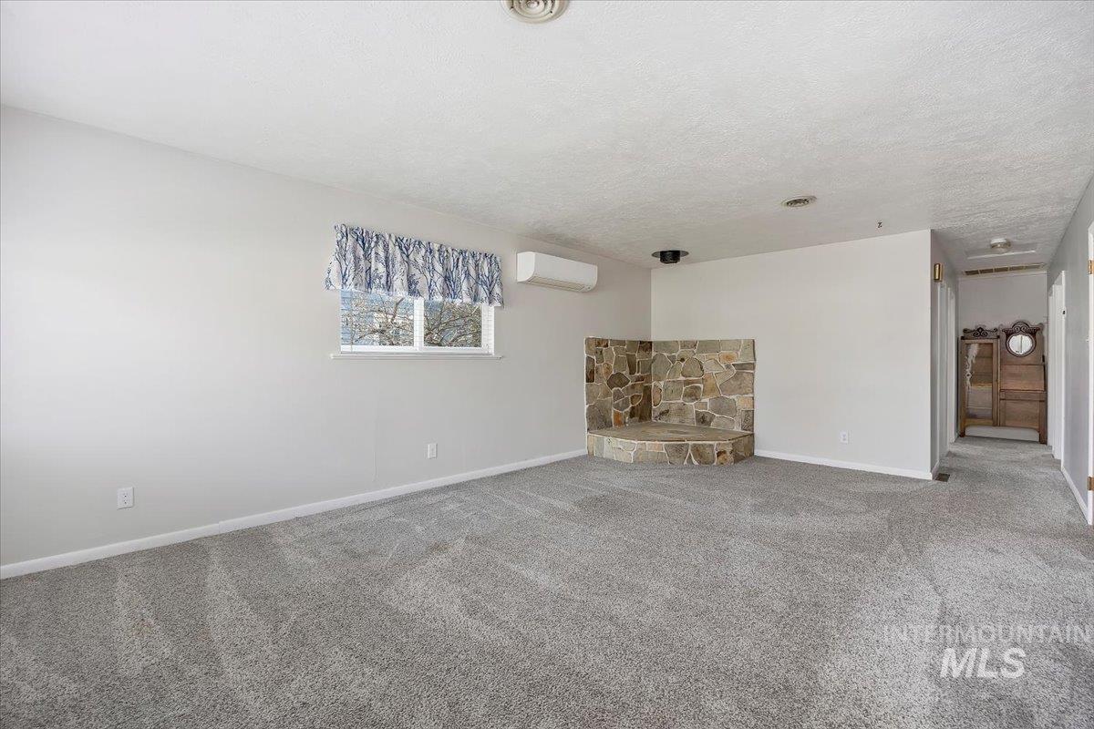 371 DuBois, Twin Falls, Idaho 83301, 5 Bedrooms, 1 Bathroom, Residential For Sale, Price $334,000, 98945252