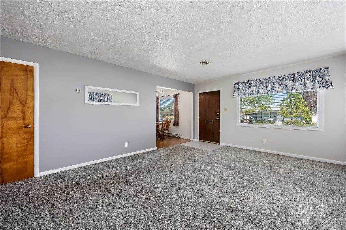 371 DuBois, Twin Falls, Idaho 83301, 5 Bedrooms, 1 Bathroom, Residential For Sale, Price $334,000, 98945252