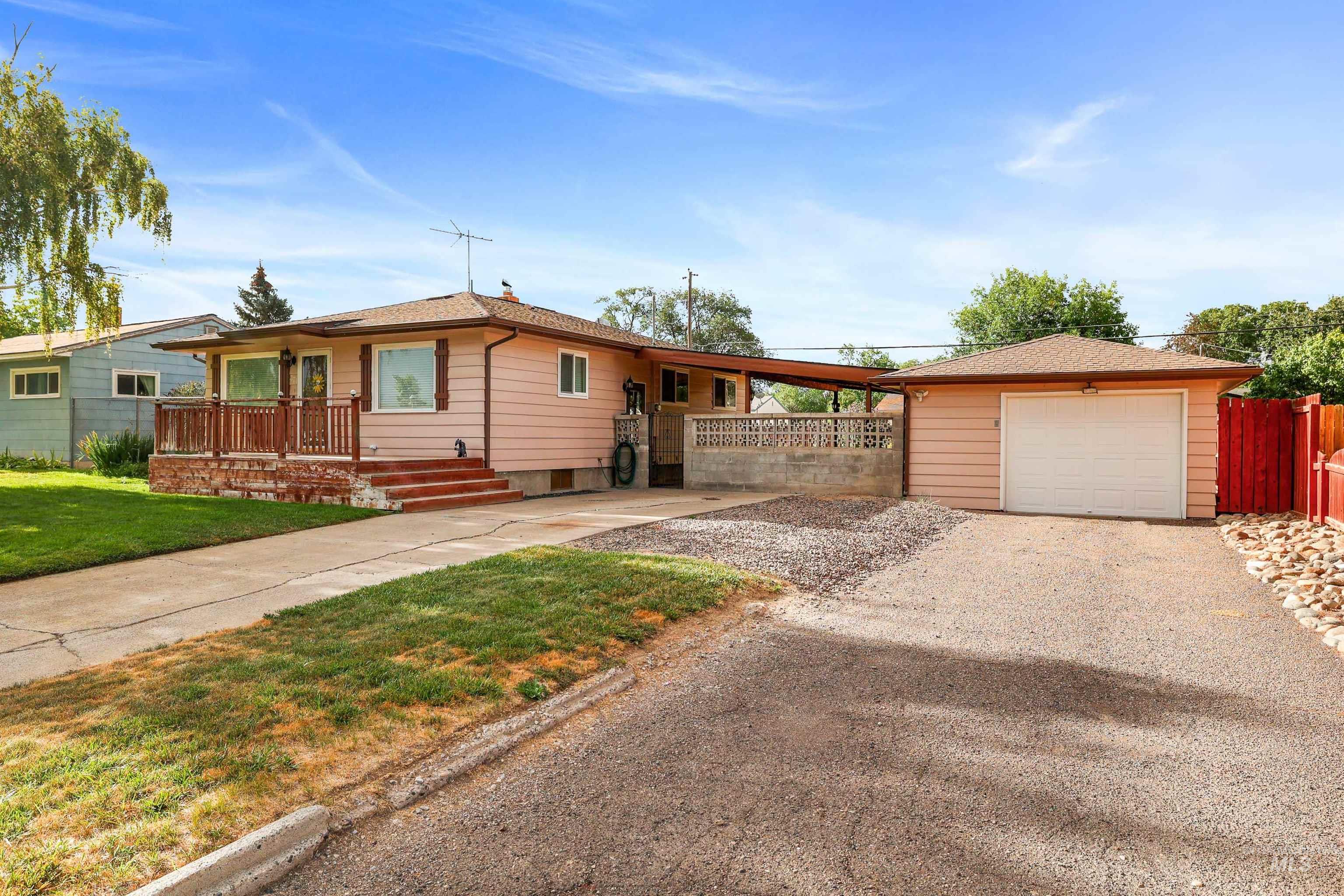 View of front of house featuring driveway and a garage