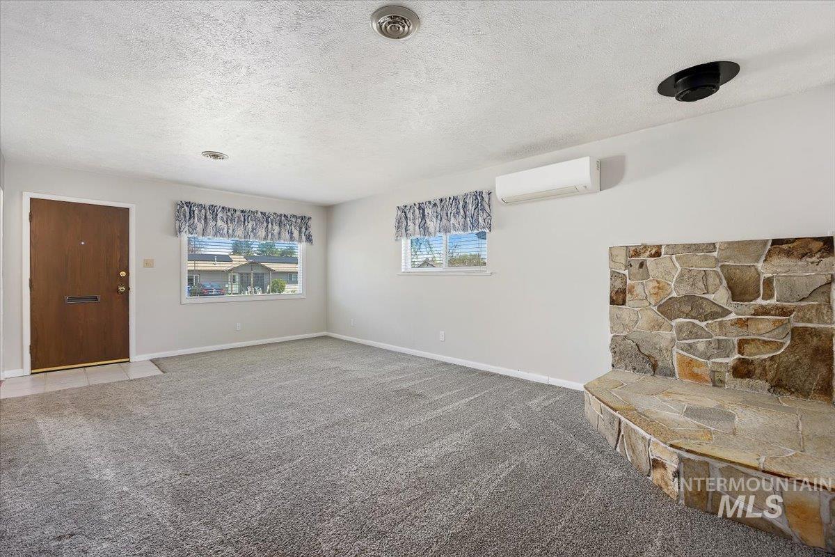 371 DuBois, Twin Falls, Idaho 83301, 5 Bedrooms, 1 Bathroom, Residential For Sale, Price $334,000, 98945252