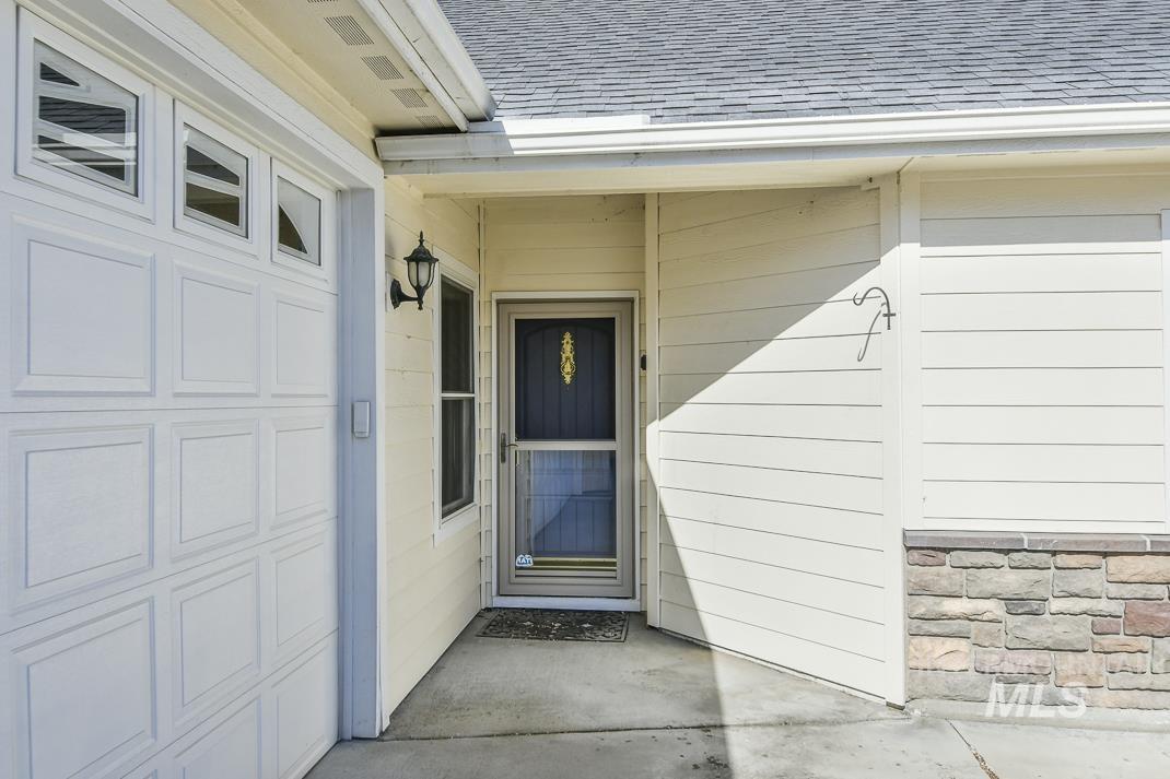 325 S Whisperwood Way, Boise, Idaho 83709, 3 Bedrooms, 2 Bathrooms, Residential For Sale, Price $449,000, 98945288