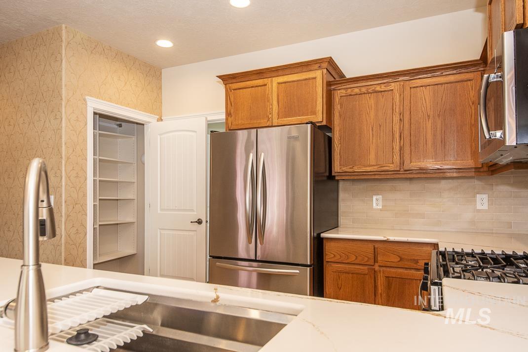 325 S Whisperwood Way, Boise, Idaho 83709, 3 Bedrooms, 2 Bathrooms, Residential For Sale, Price $449,000, 98945288