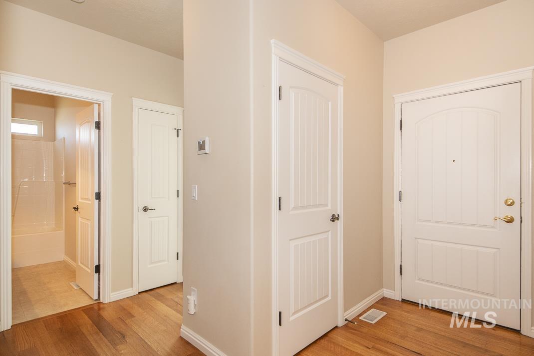 325 S Whisperwood Way, Boise, Idaho 83709, 3 Bedrooms, 2 Bathrooms, Residential For Sale, Price $449,000, 98945288