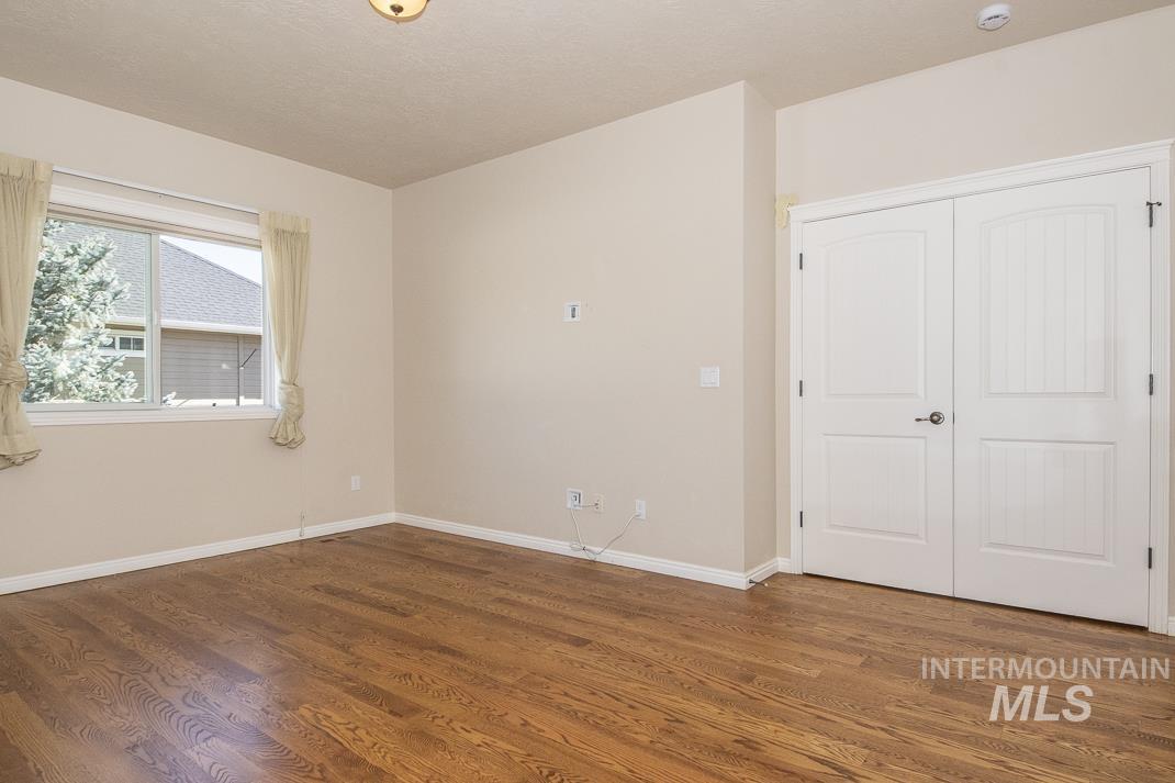 325 S Whisperwood Way, Boise, Idaho 83709, 3 Bedrooms, 2 Bathrooms, Residential For Sale, Price $449,000, 98945288