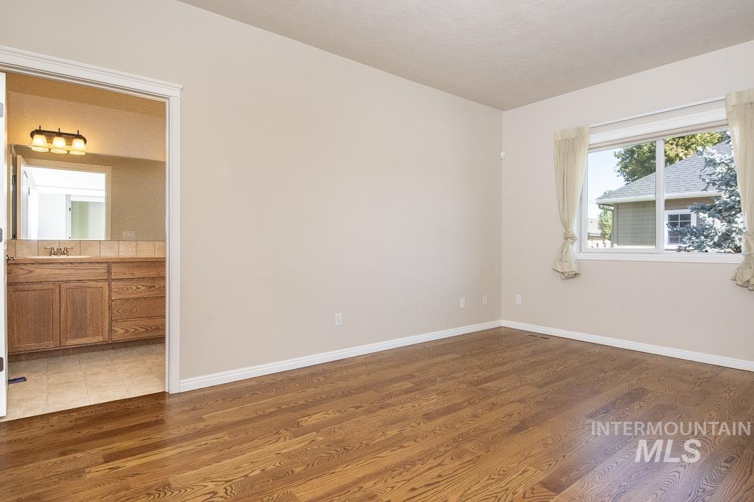 325 S Whisperwood Way, Boise, Idaho 83709, 3 Bedrooms, 2 Bathrooms, Residential For Sale, Price $449,000, 98945288