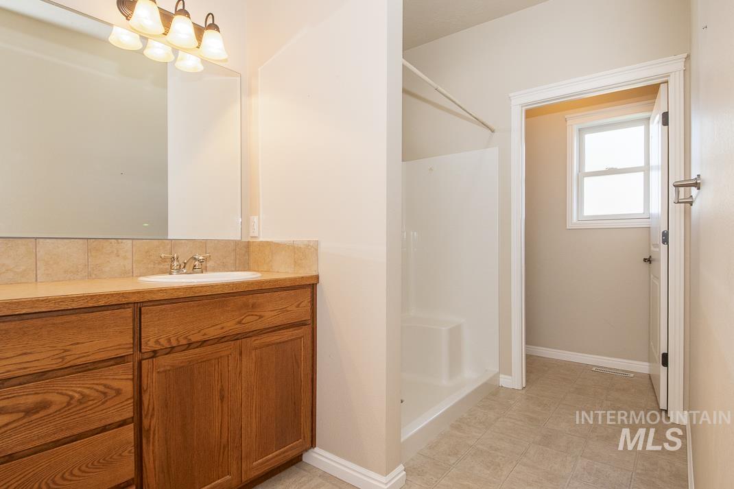 325 S Whisperwood Way, Boise, Idaho 83709, 3 Bedrooms, 2 Bathrooms, Residential For Sale, Price $449,000, 98945288