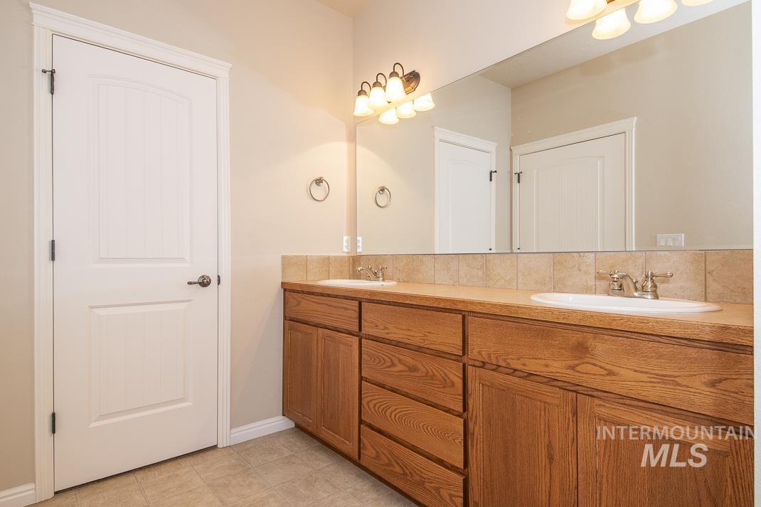 325 S Whisperwood Way, Boise, Idaho 83709, 3 Bedrooms, 2 Bathrooms, Residential For Sale, Price $449,000, 98945288