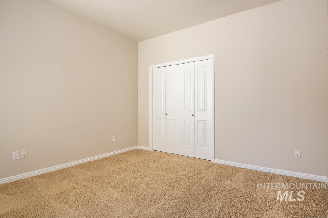 325 S Whisperwood Way, Boise, Idaho 83709, 3 Bedrooms, 2 Bathrooms, Residential For Sale, Price $449,000, 98945288