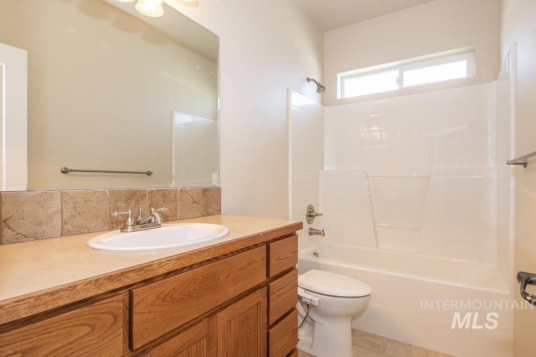 325 S Whisperwood Way, Boise, Idaho 83709, 3 Bedrooms, 2 Bathrooms, Residential For Sale, Price $449,000, 98945288