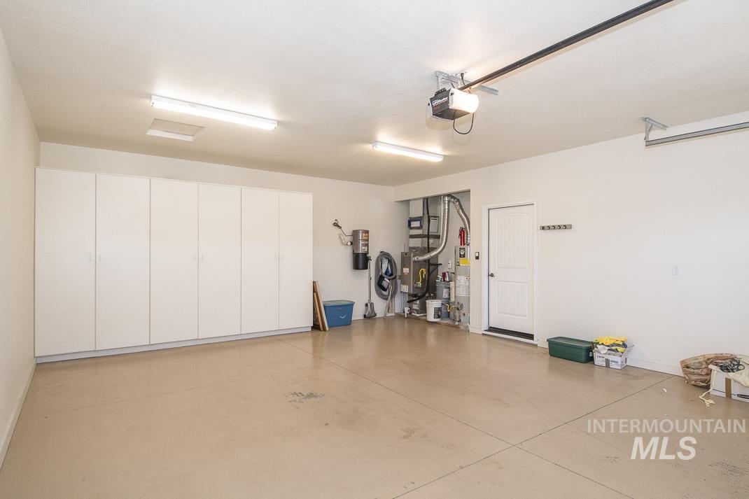 325 S Whisperwood Way, Boise, Idaho 83709, 3 Bedrooms, 2 Bathrooms, Residential For Sale, Price $449,000, 98945288