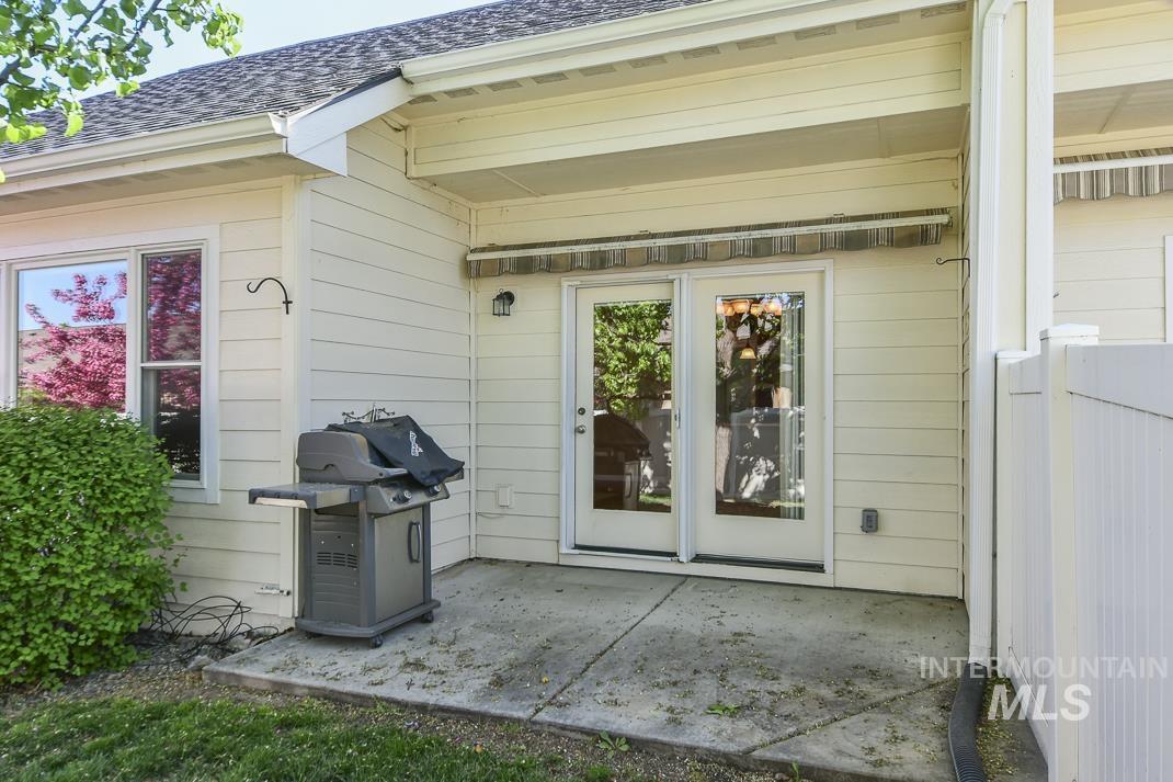 325 S Whisperwood Way, Boise, Idaho 83709, 3 Bedrooms, 2 Bathrooms, Residential For Sale, Price $449,000, 98945288