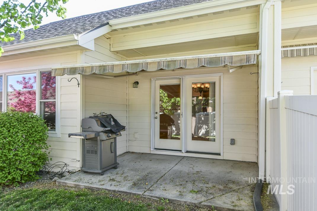 325 S Whisperwood Way, Boise, Idaho 83709, 3 Bedrooms, 2 Bathrooms, Residential For Sale, Price $449,000, 98945288