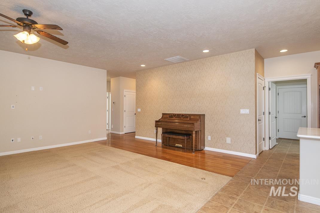 325 S Whisperwood Way, Boise, Idaho 83709, 3 Bedrooms, 2 Bathrooms, Residential For Sale, Price $449,000, 98945288