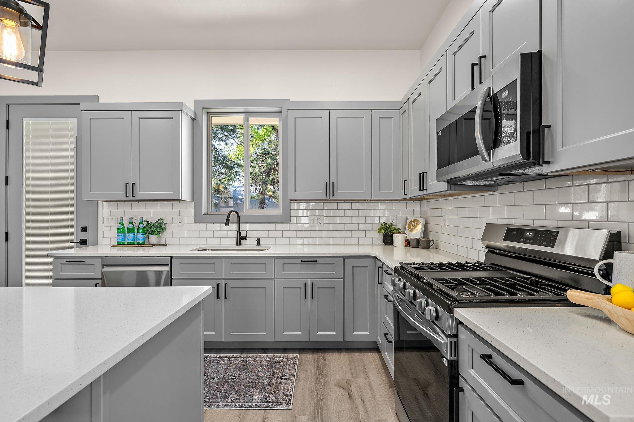 6825 W Ustick, Boise, Idaho 83704, 3 Bedrooms, 2.5 Bathrooms, Residential For Sale, Price $569,000, 98945349