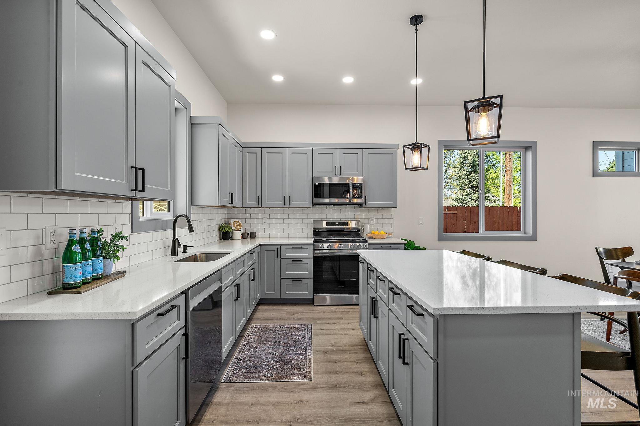 6825 W Ustick, Boise, Idaho 83704, 3 Bedrooms, 2.5 Bathrooms, Residential For Sale, Price $569,000, 98945349