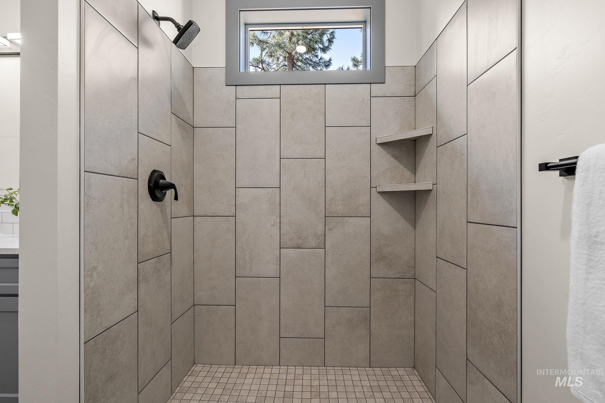 6825 W Ustick, Boise, Idaho 83704, 3 Bedrooms, 2.5 Bathrooms, Residential For Sale, Price $569,000, 98945349