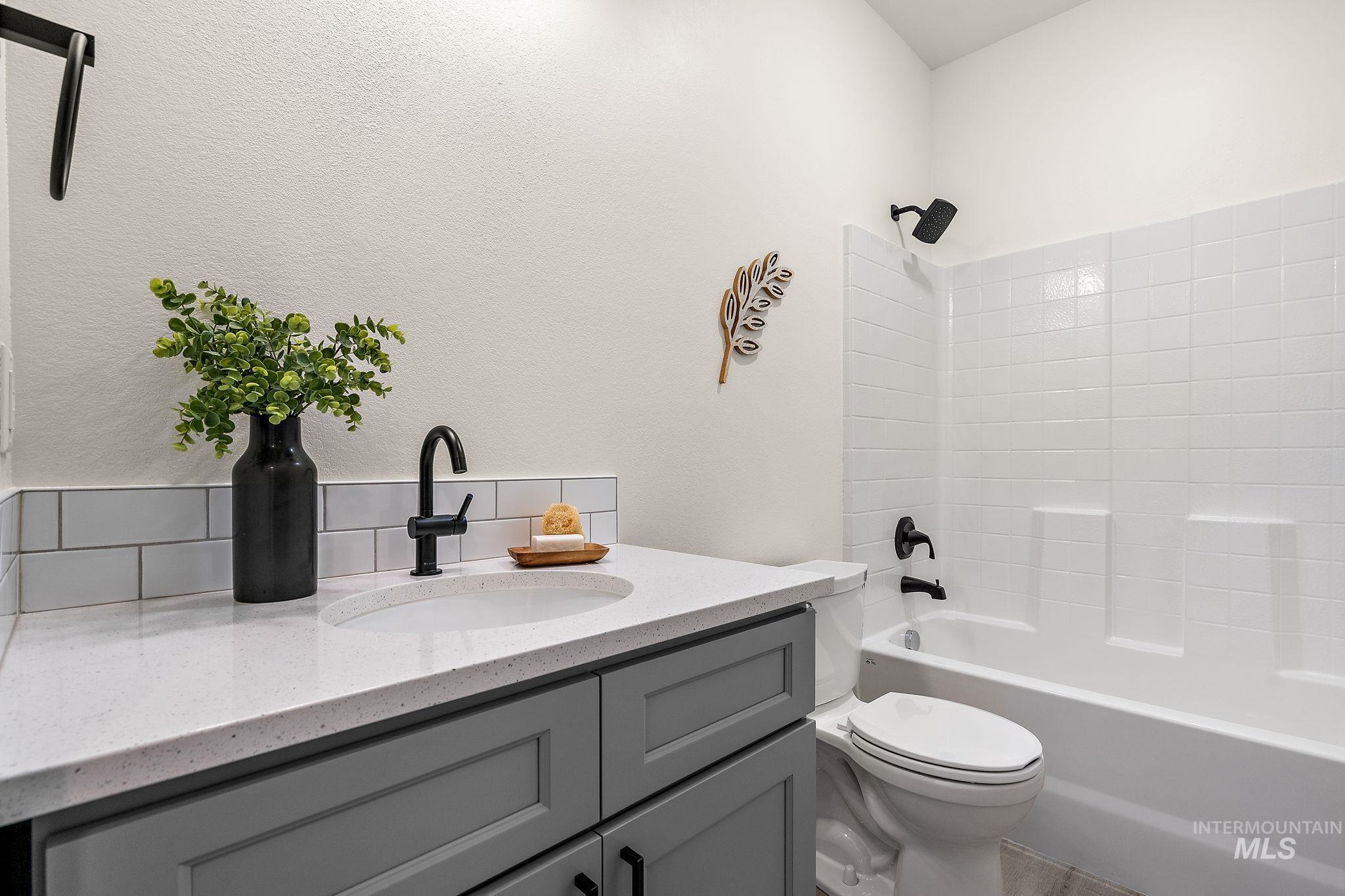 6825 W Ustick, Boise, Idaho 83704, 3 Bedrooms, 2.5 Bathrooms, Residential For Sale, Price $599,900,MLS 98945349