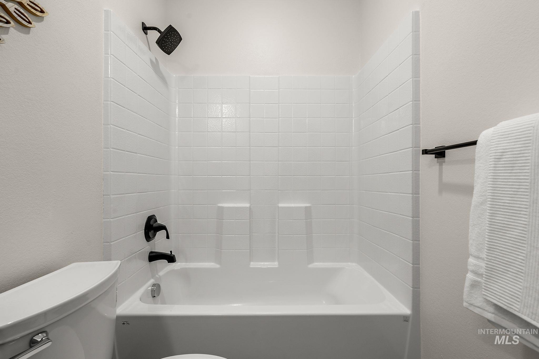 6825 W Ustick, Boise, Idaho 83704, 3 Bedrooms, 2.5 Bathrooms, Residential For Sale, Price $599,900,MLS 98945349