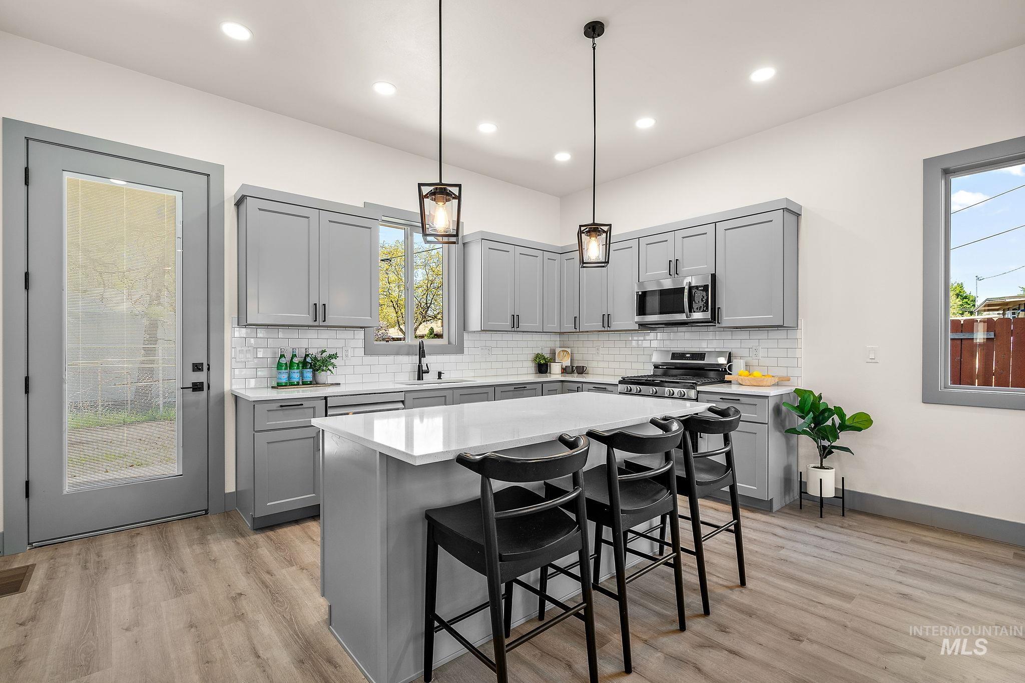 6825 W Ustick, Boise, Idaho 83704, 3 Bedrooms, 2.5 Bathrooms, Residential For Sale, Price $599,900,MLS 98945349