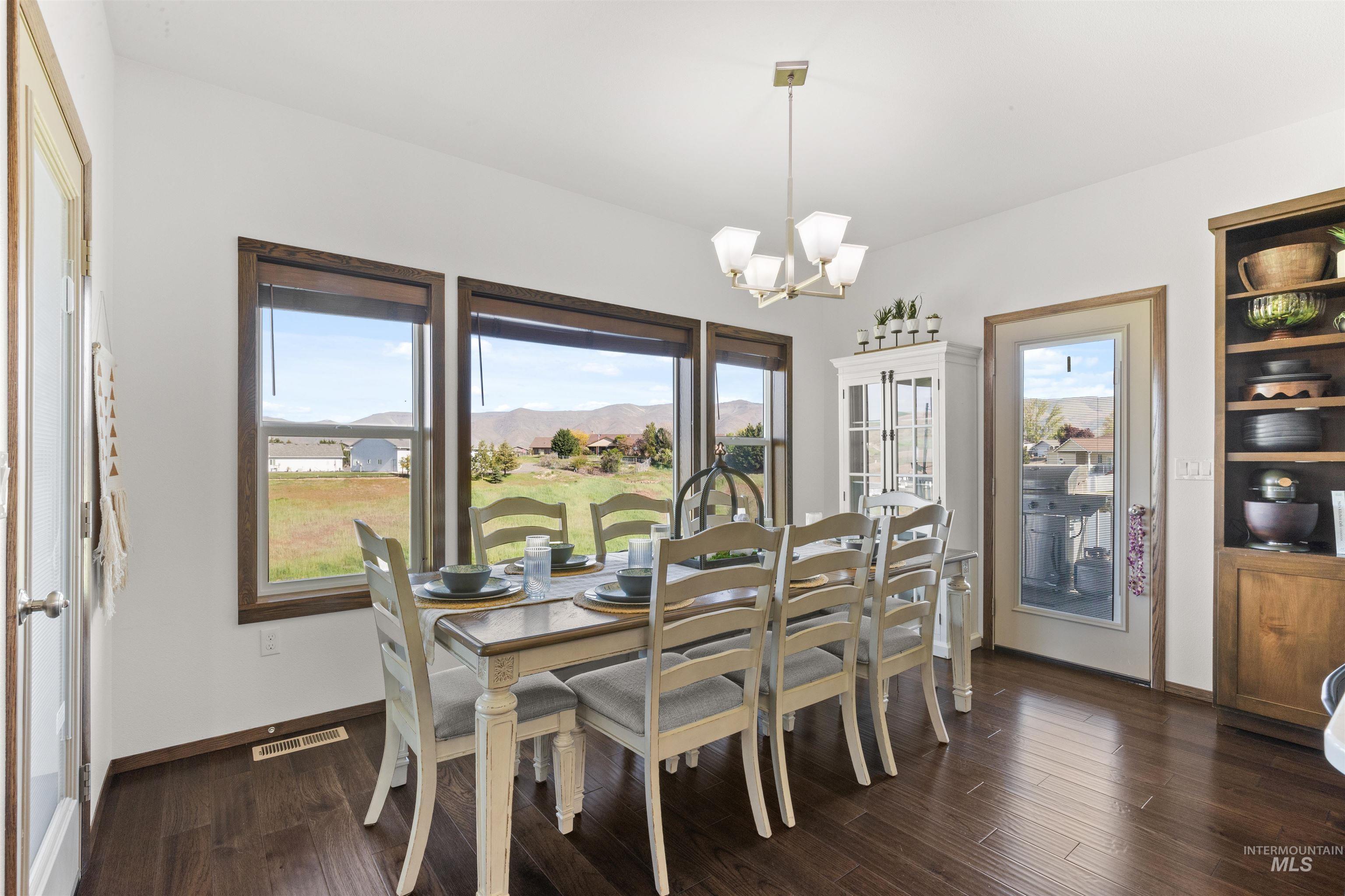 2510 Westridge Court, Clarkston, Washington 99403, 4 Bedrooms, 3 Bathrooms, Residential For Sale, Price $675,000,MLS 98945655