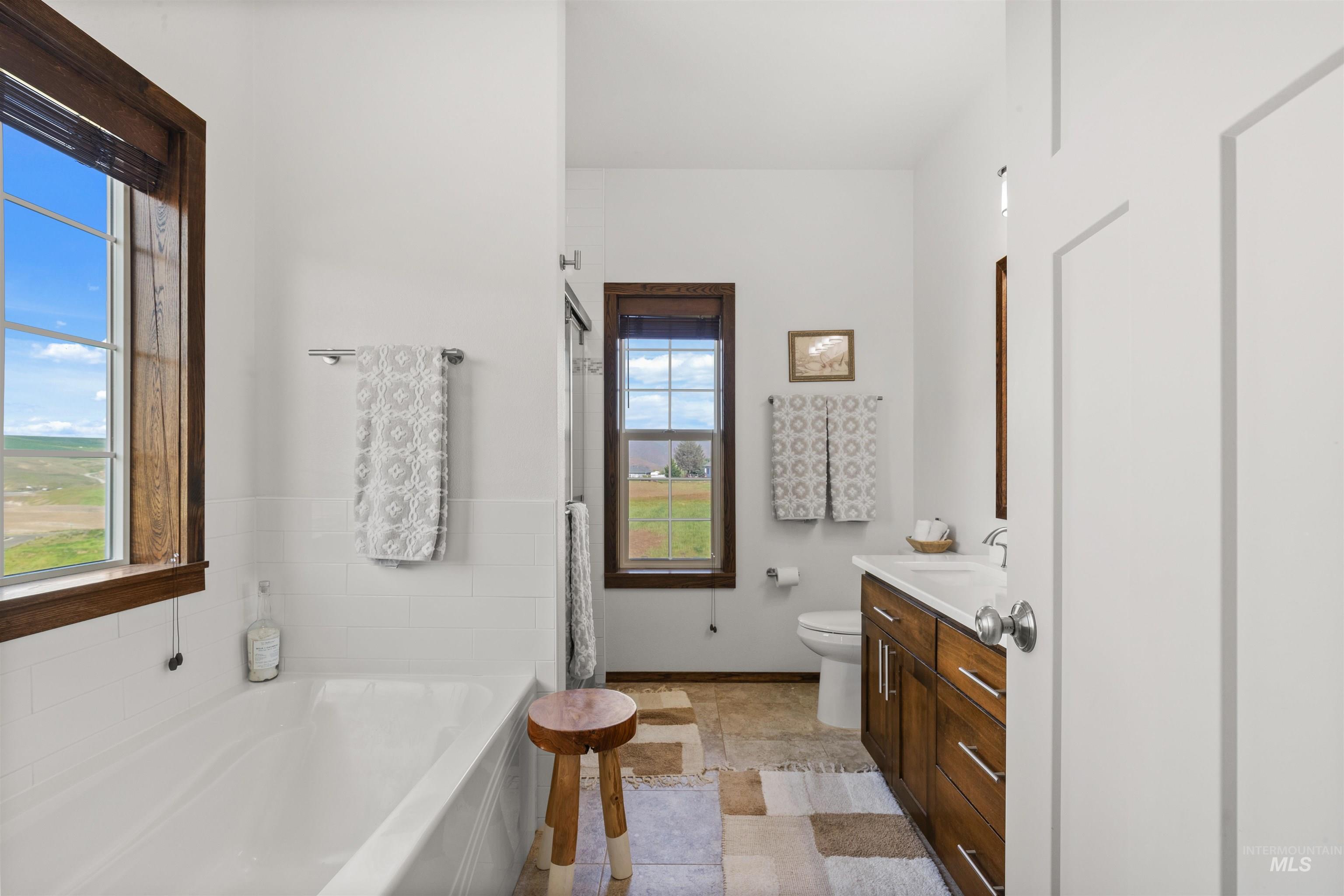 2510 Westridge Court, Clarkston, Washington 99403, 4 Bedrooms, 3 Bathrooms, Residential For Sale, Price $675,000,MLS 98945655