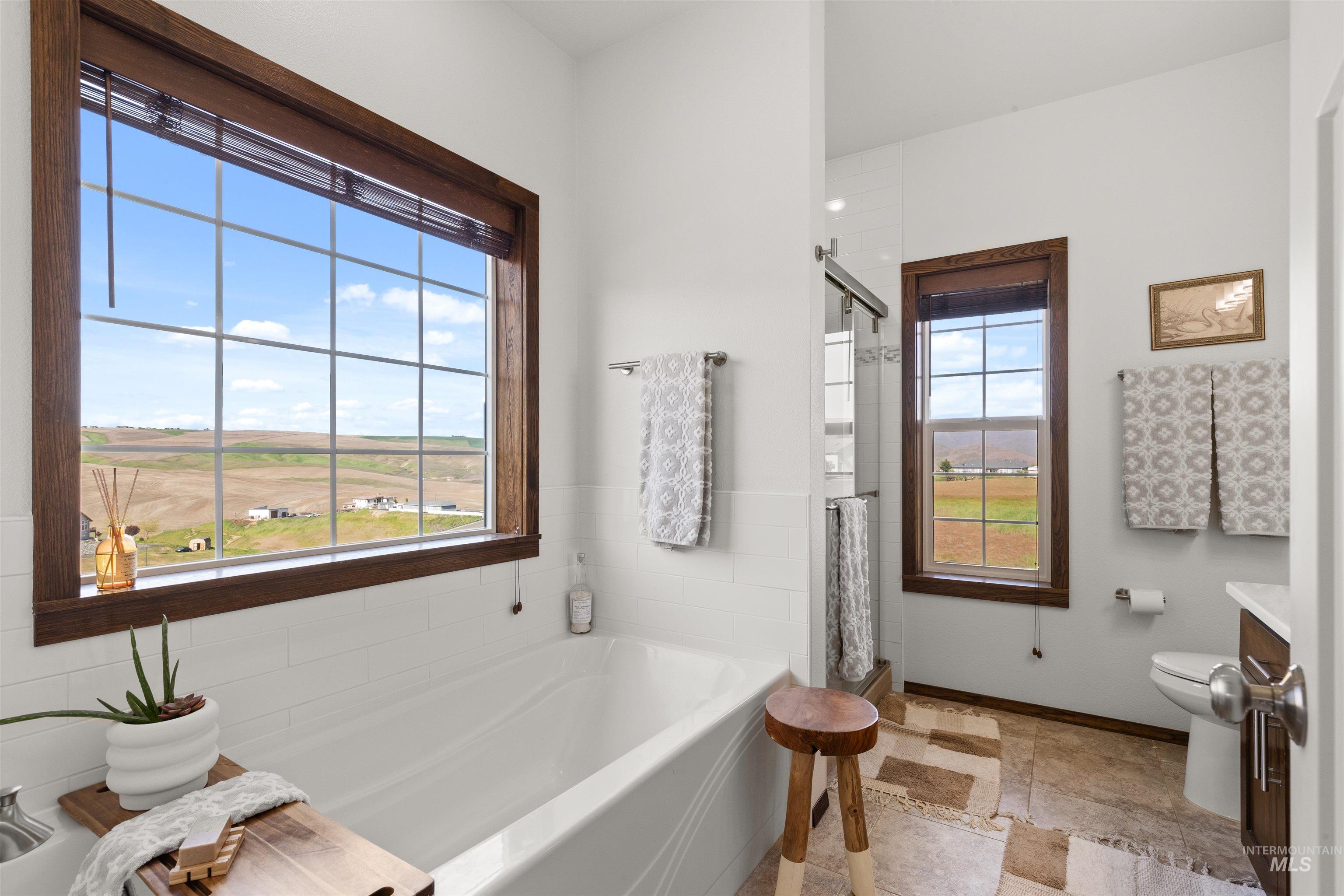 2510 Westridge Court, Clarkston, Washington 99403, 4 Bedrooms, 3 Bathrooms, Residential For Sale, Price $675,000,MLS 98945655