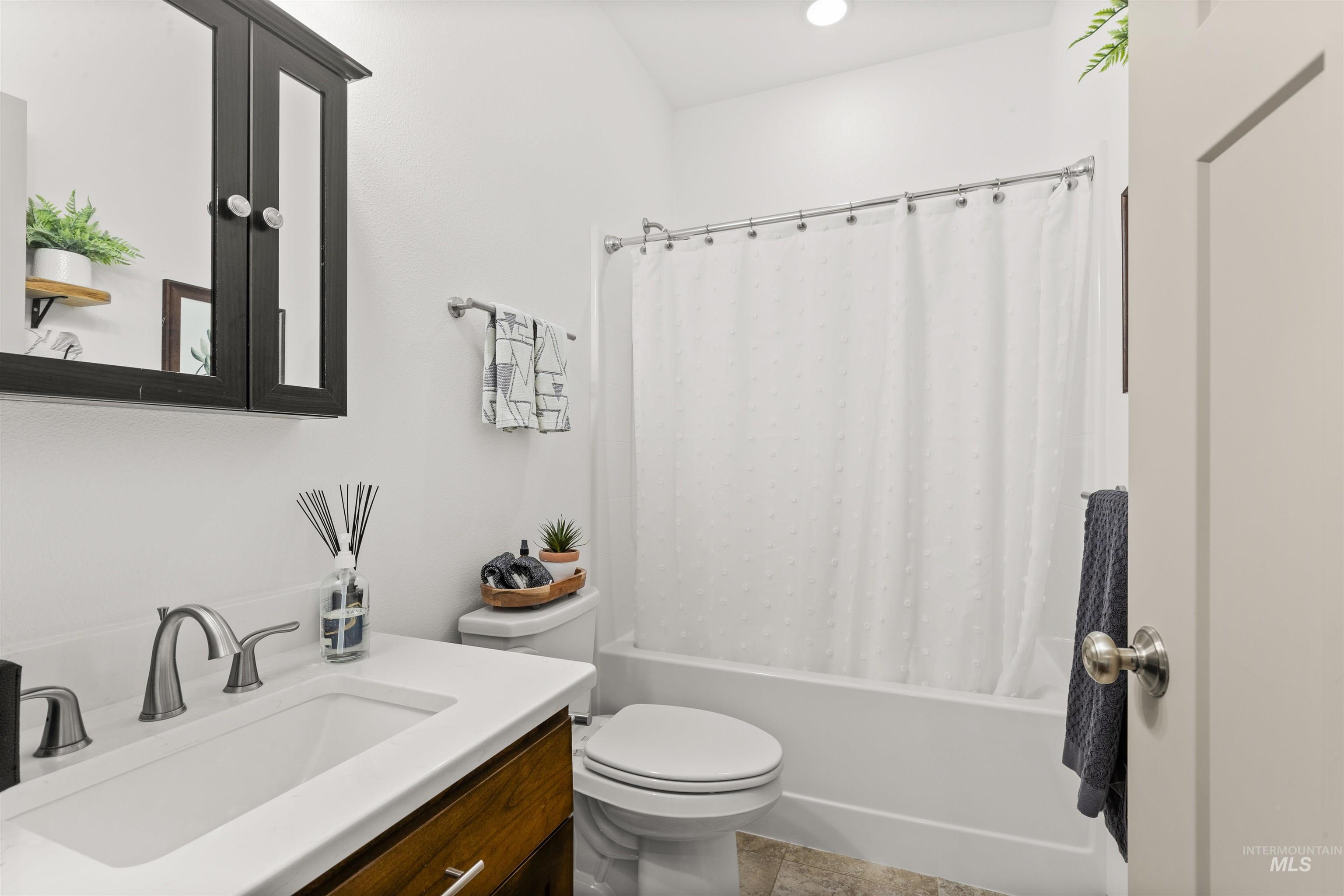 2510 Westridge Court, Clarkston, Washington 99403, 4 Bedrooms, 3 Bathrooms, Residential For Sale, Price $675,000,MLS 98945655