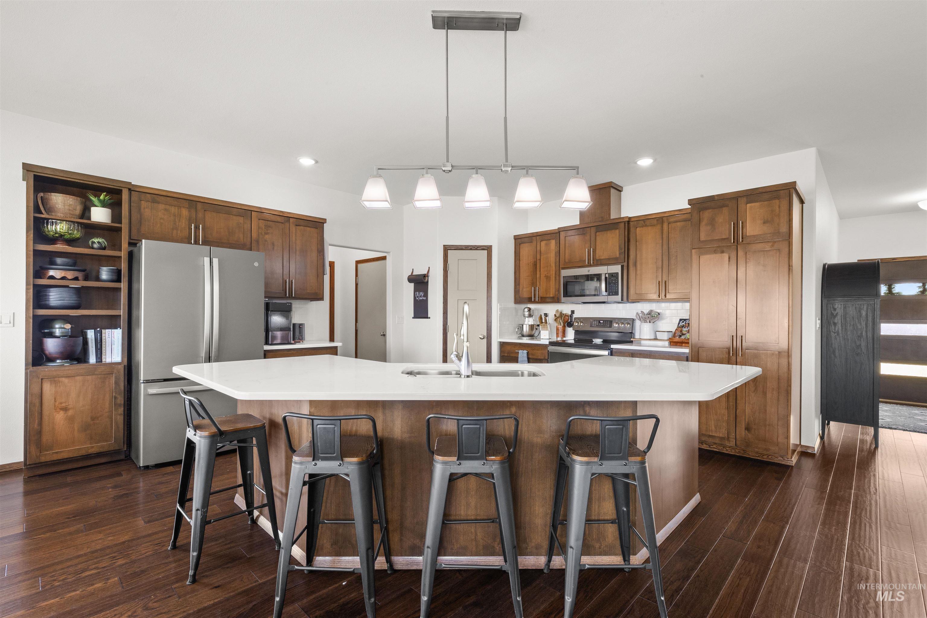 2510 Westridge Court, Clarkston, Washington 99403, 4 Bedrooms, 3 Bathrooms, Residential For Sale, Price $675,000,MLS 98945655