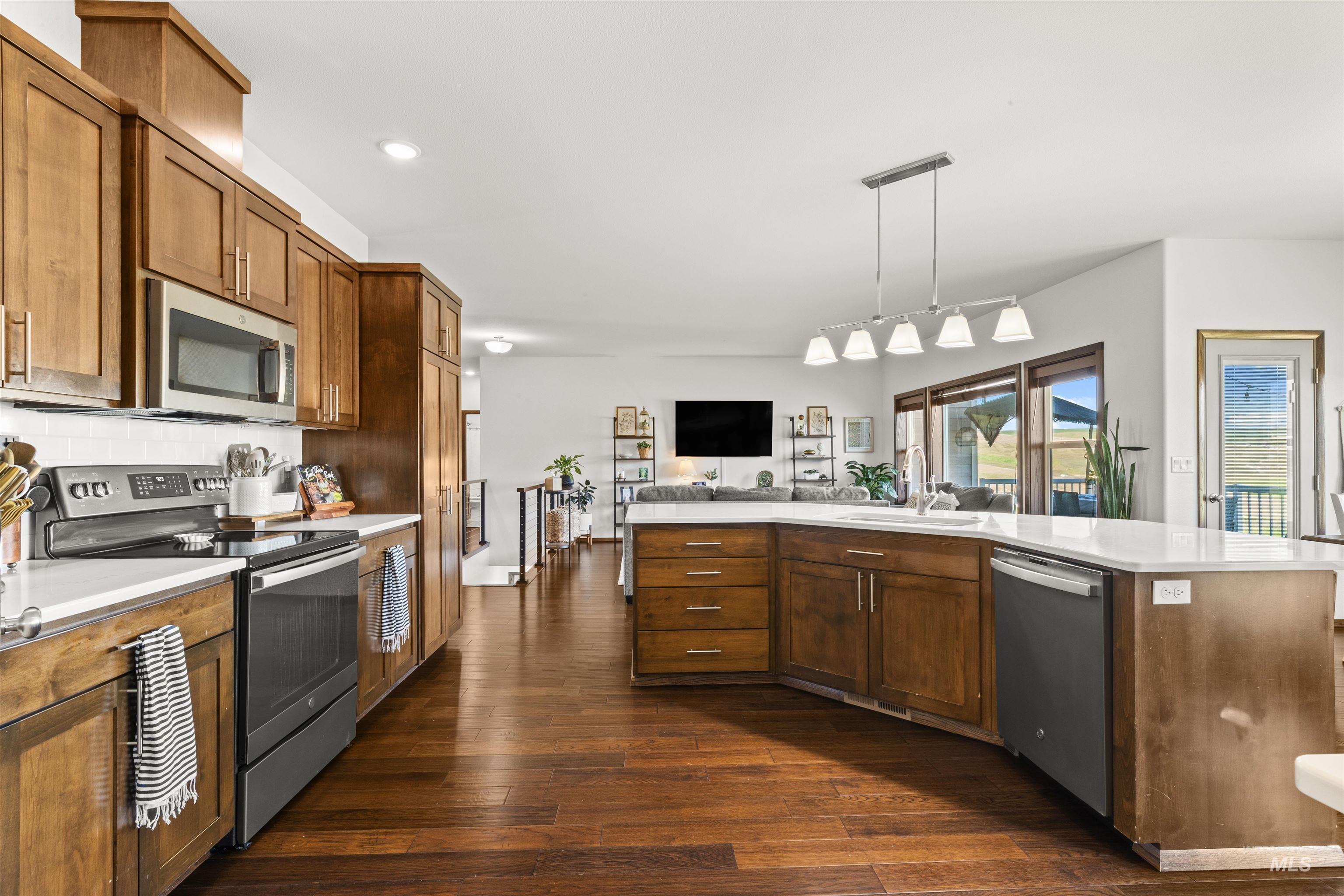 2510 Westridge Court, Clarkston, Washington 99403, 4 Bedrooms, 3 Bathrooms, Residential For Sale, Price $675,000,MLS 98945655