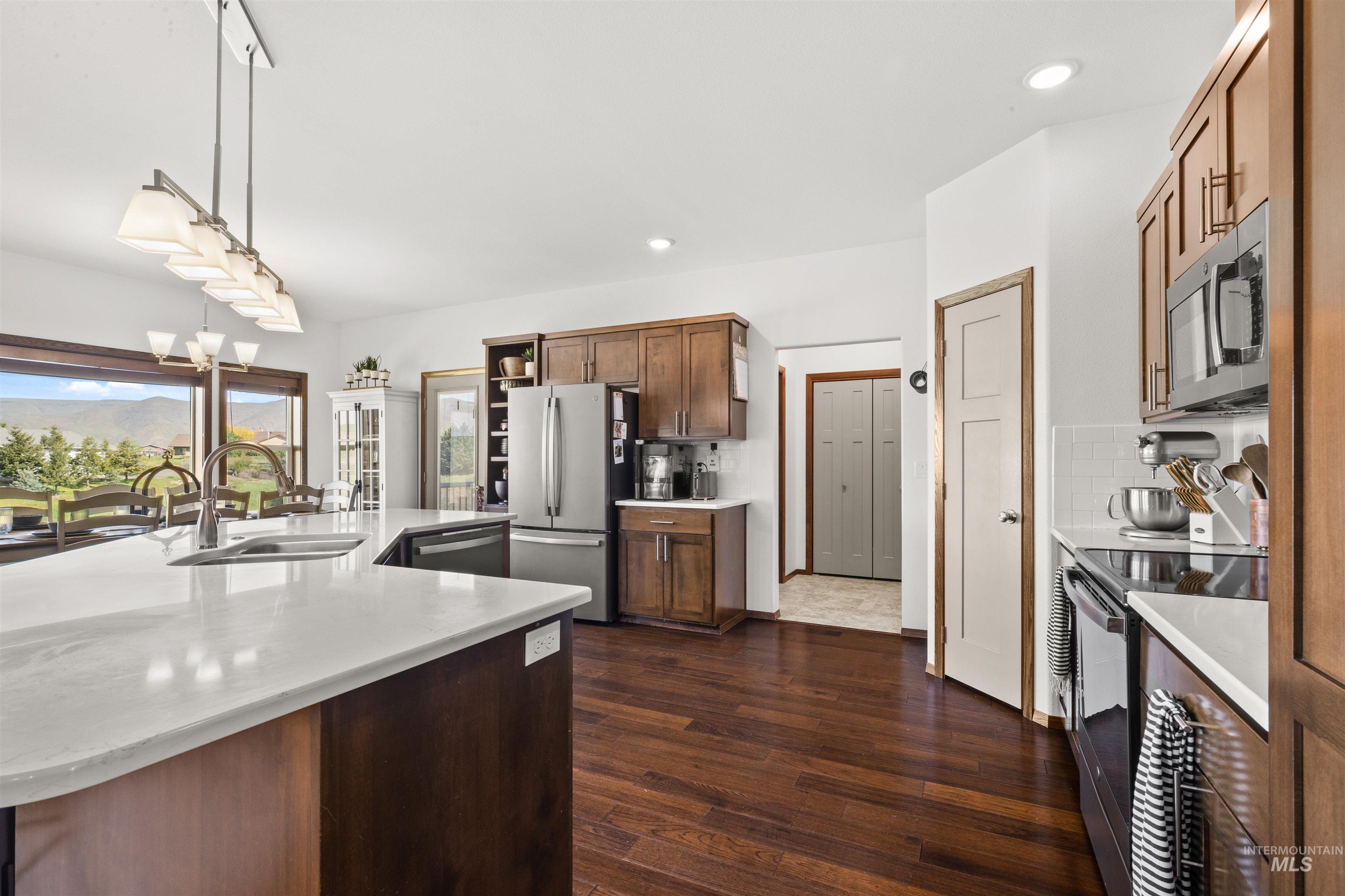 2510 Westridge Court, Clarkston, Washington 99403, 4 Bedrooms, 3 Bathrooms, Residential For Sale, Price $675,000,MLS 98945655