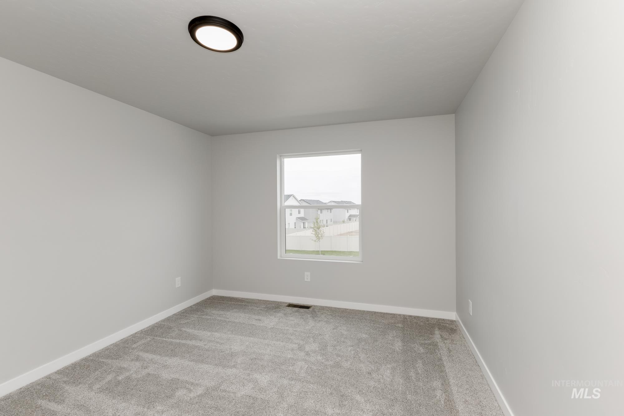 Spare room with carpet flooring