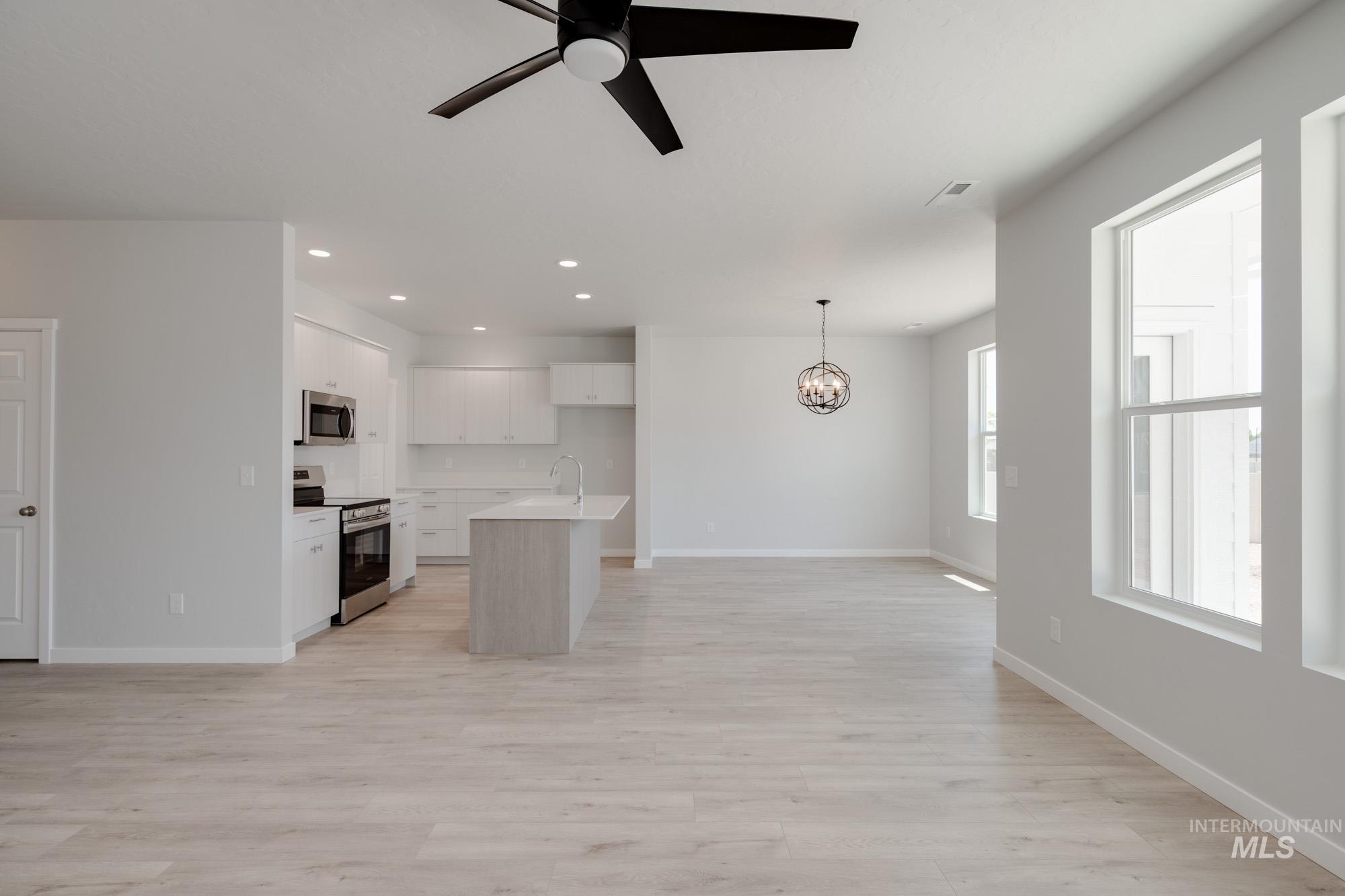 611 W Snowy Owl St, Kuna, Idaho 83634, 4 Bedrooms, 2 Bathrooms, Residential For Sale, Price $484,990,MLS 98945724