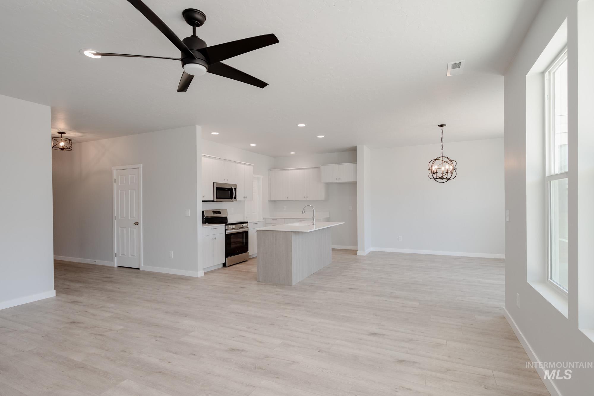 611 W Snowy Owl St, Kuna, Idaho 83634, 4 Bedrooms, 2 Bathrooms, Residential For Sale, Price $484,990,MLS 98945724