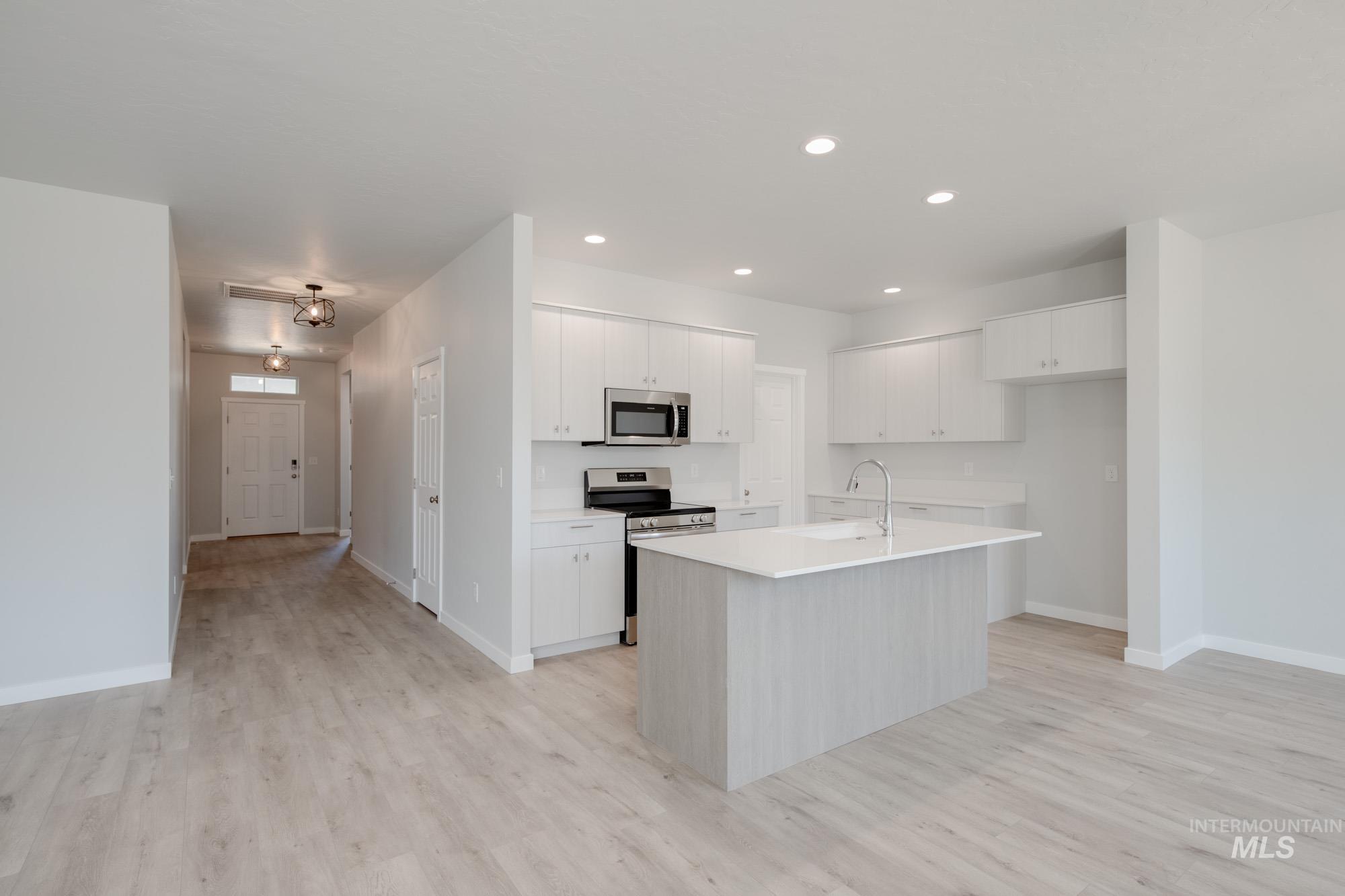 611 W Snowy Owl St, Kuna, Idaho 83634, 4 Bedrooms, 2 Bathrooms, Residential For Sale, Price $484,990,MLS 98945724