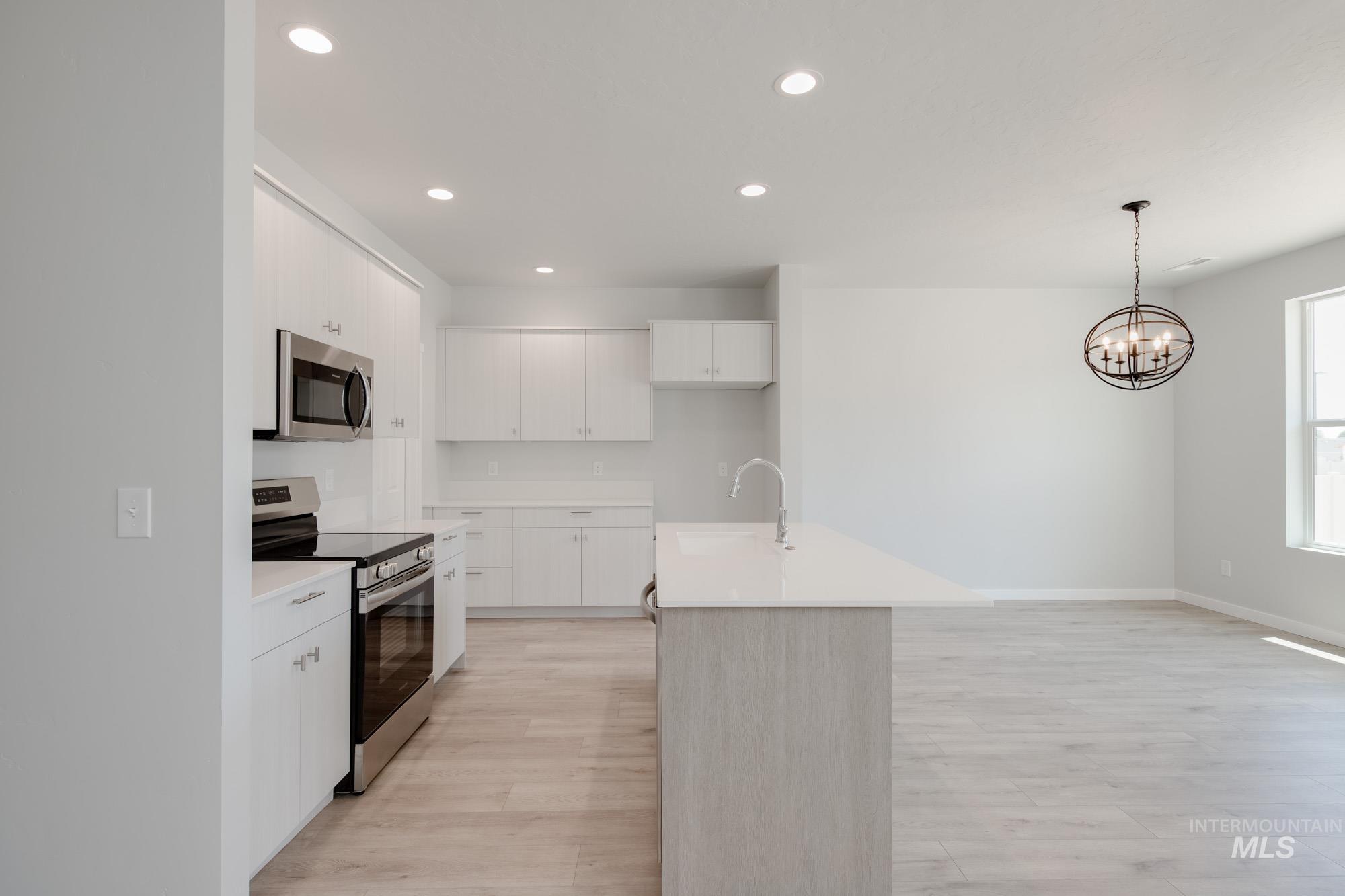 611 W Snowy Owl St, Kuna, Idaho 83634, 4 Bedrooms, 2 Bathrooms, Residential For Sale, Price $484,990,MLS 98945724