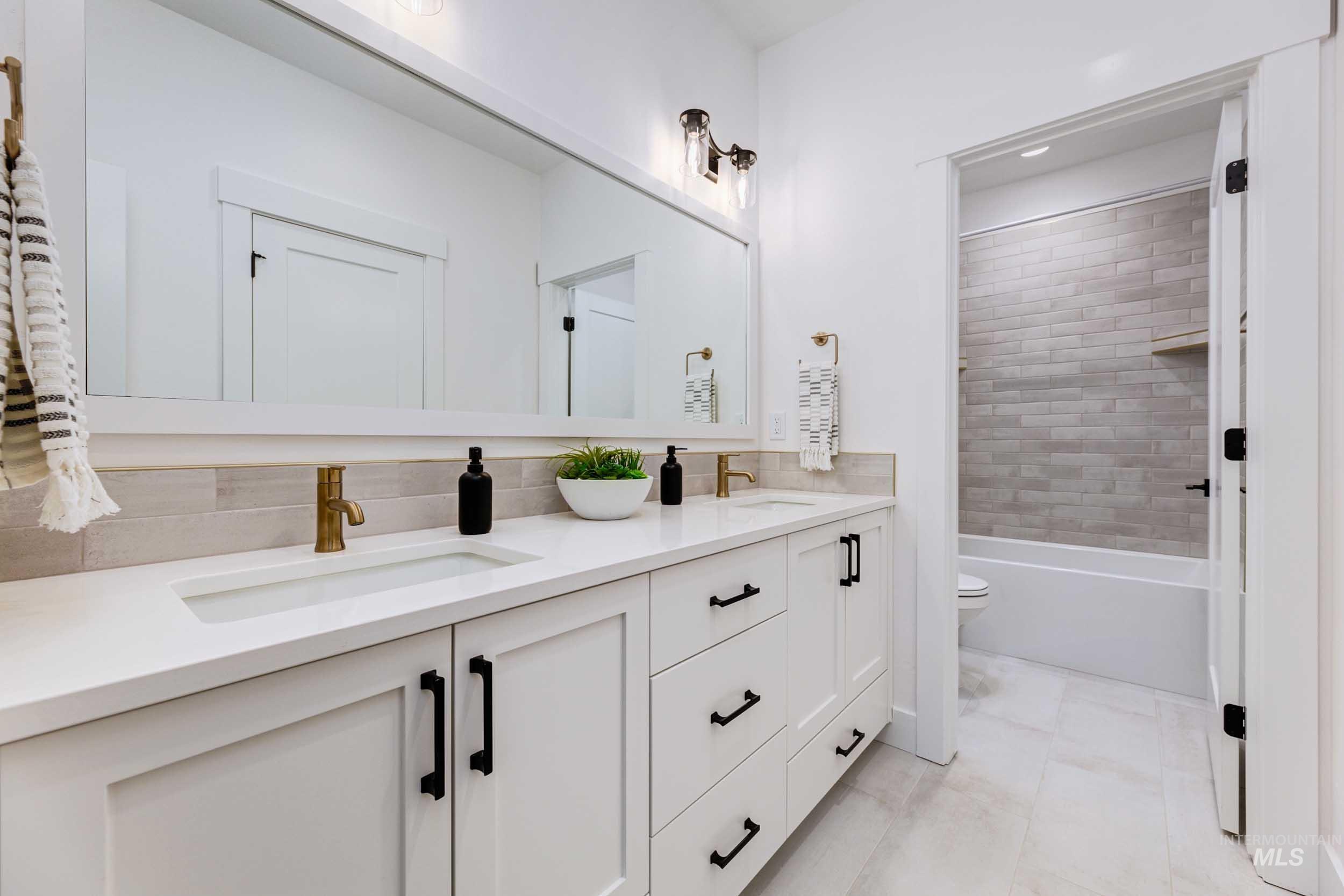 2158 N Annadale Ave., Eagle, Idaho 83616, 4 Bedrooms, 3.5 Bathrooms, Residential For Sale, Price $1,189,999,MLS 98945919