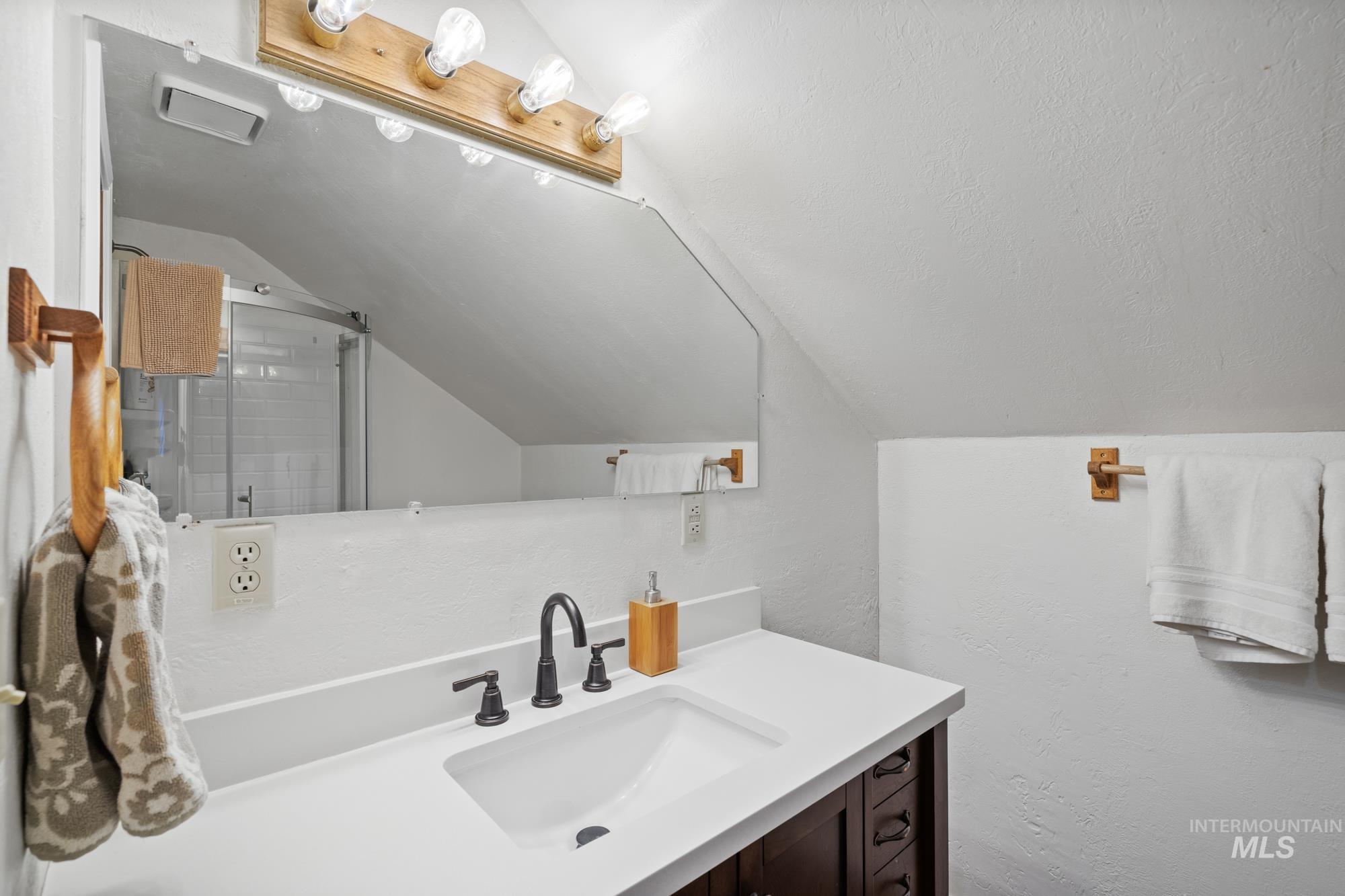 17 Stony Brook Lane, Garden Valley, Idaho 83622, 3 Bedrooms, 3 Bathrooms, Residential For Sale, Price $729,900, 98945965