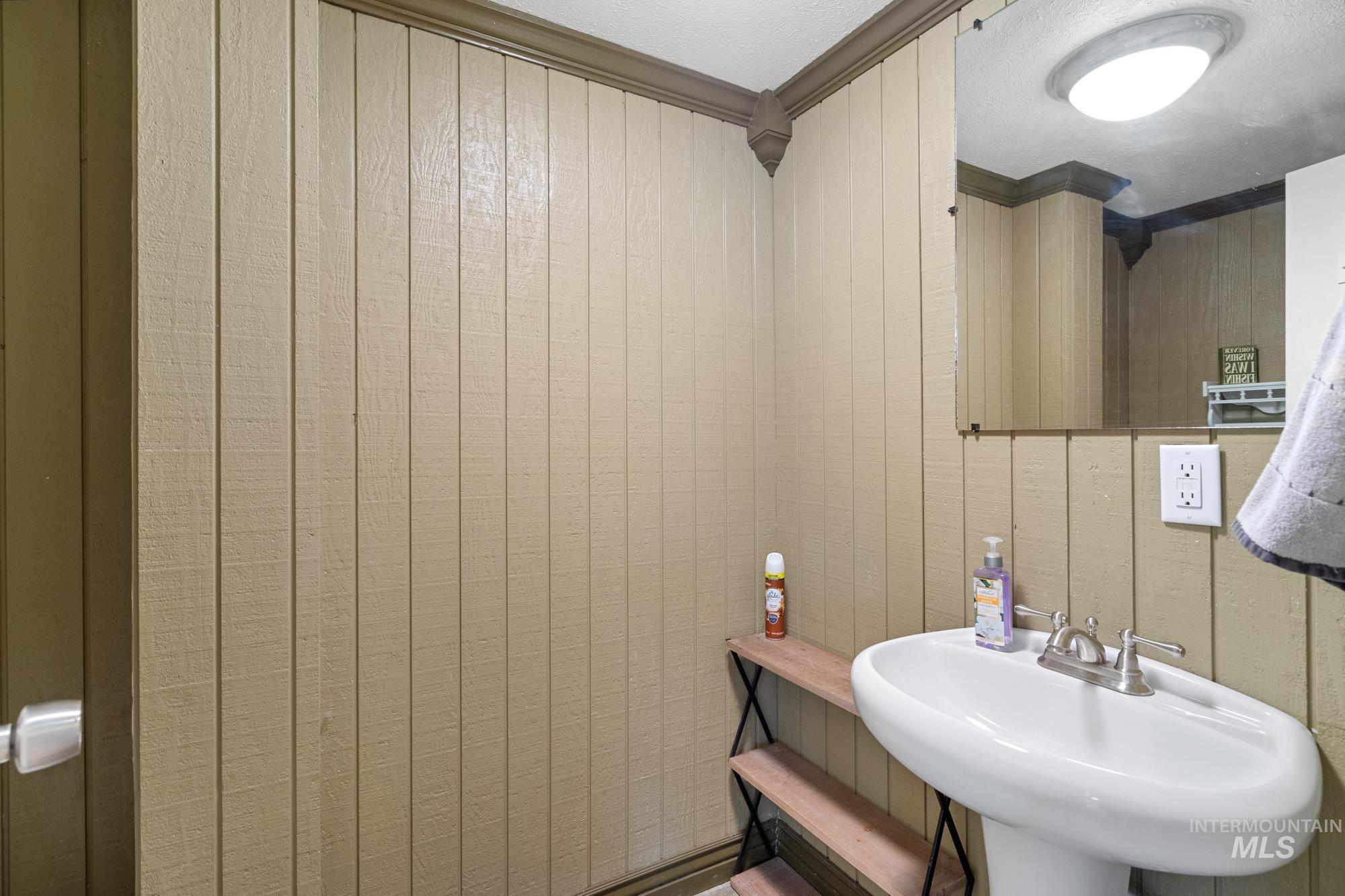 17 Stony Brook Lane, Garden Valley, Idaho 83622, 3 Bedrooms, 3 Bathrooms, Residential For Sale, Price $729,900, 98945965