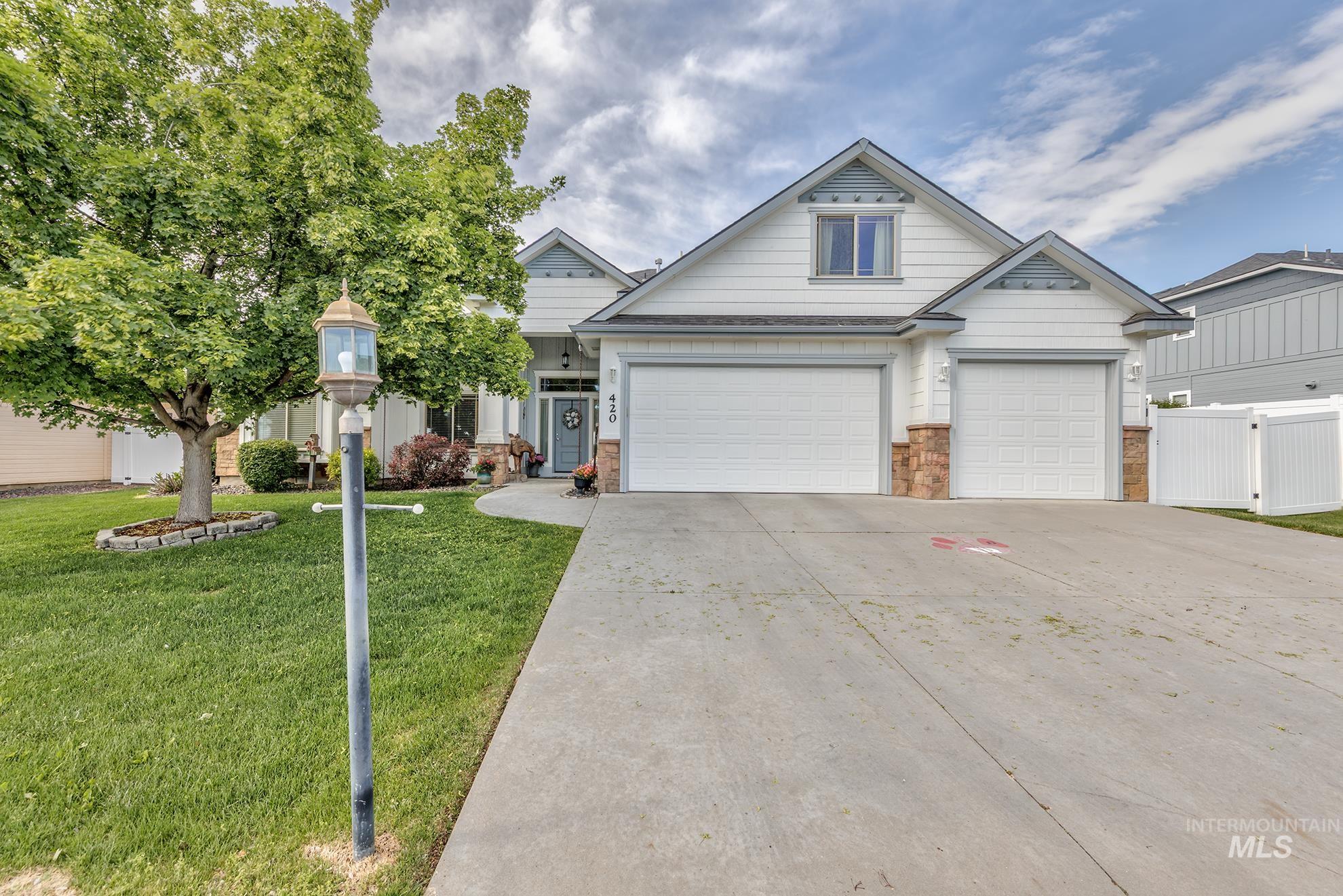 420 W Indianhead Rd, Weiser, Idaho 83672, 3 Bedrooms, 2 Bathrooms, Residential For Sale, Price $519,000,MLS 98946229