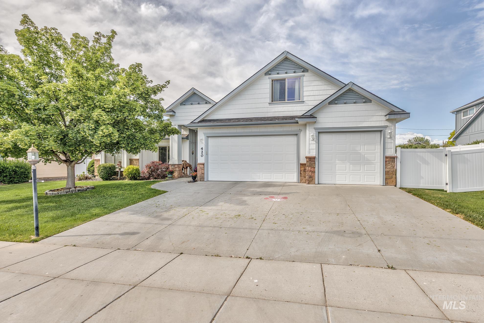 420 W Indianhead Rd, Weiser, Idaho 83672, 3 Bedrooms, 2 Bathrooms, Residential For Sale, Price $519,000,MLS 98946229