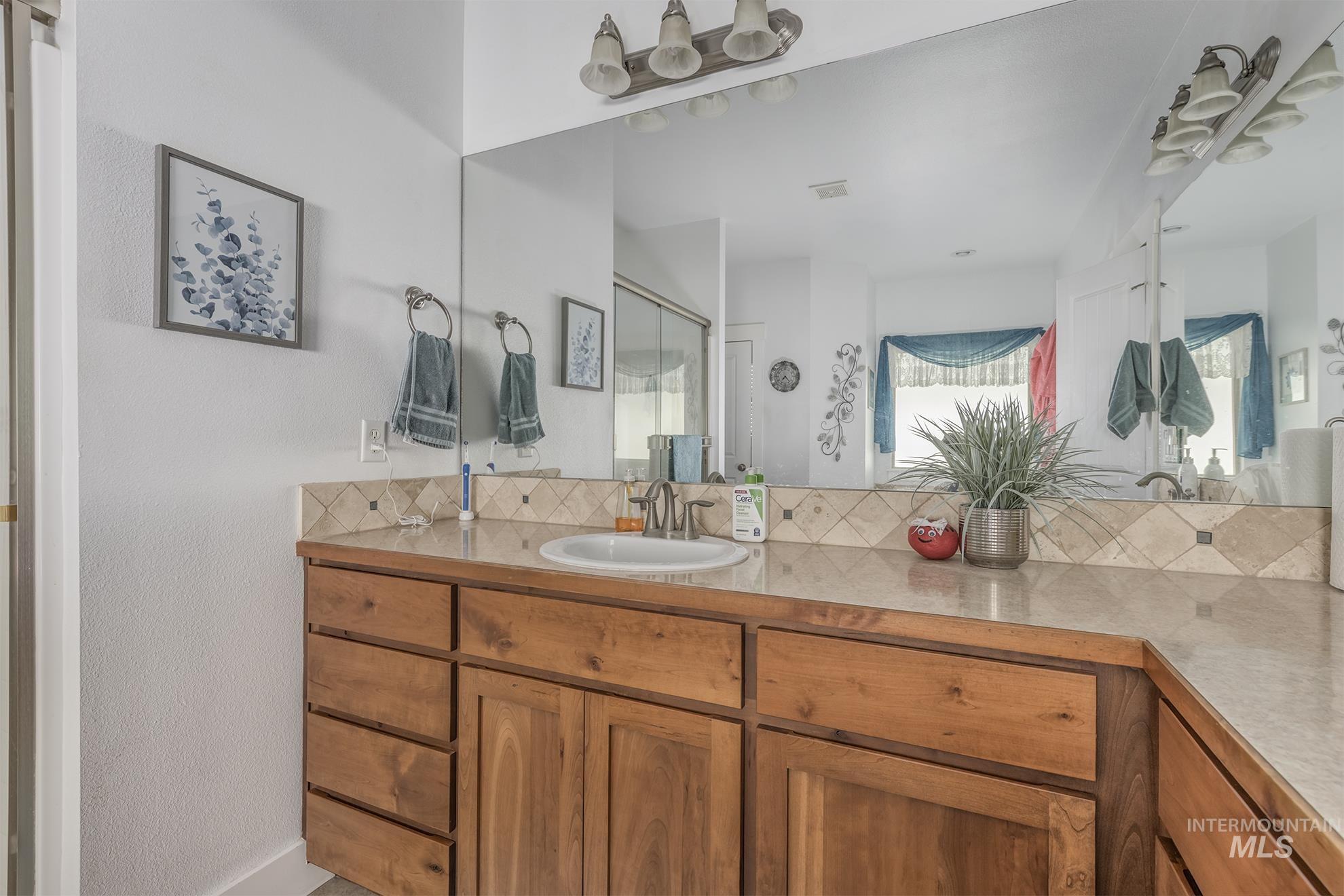 420 W Indianhead Rd, Weiser, Idaho 83672, 3 Bedrooms, 2 Bathrooms, Residential For Sale, Price $519,000,MLS 98946229