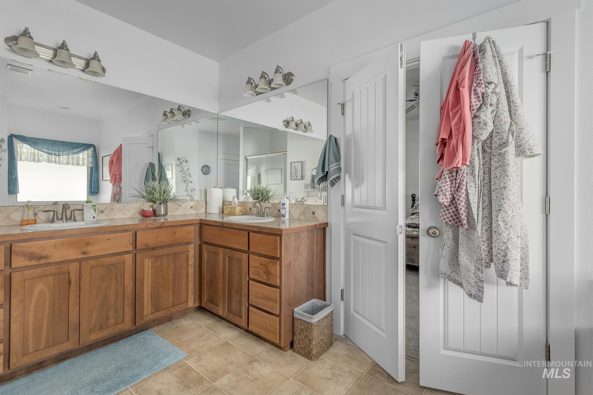 420 W Indianhead Rd, Weiser, Idaho 83672, 3 Bedrooms, 2 Bathrooms, Residential For Sale, Price $519,000,MLS 98946229