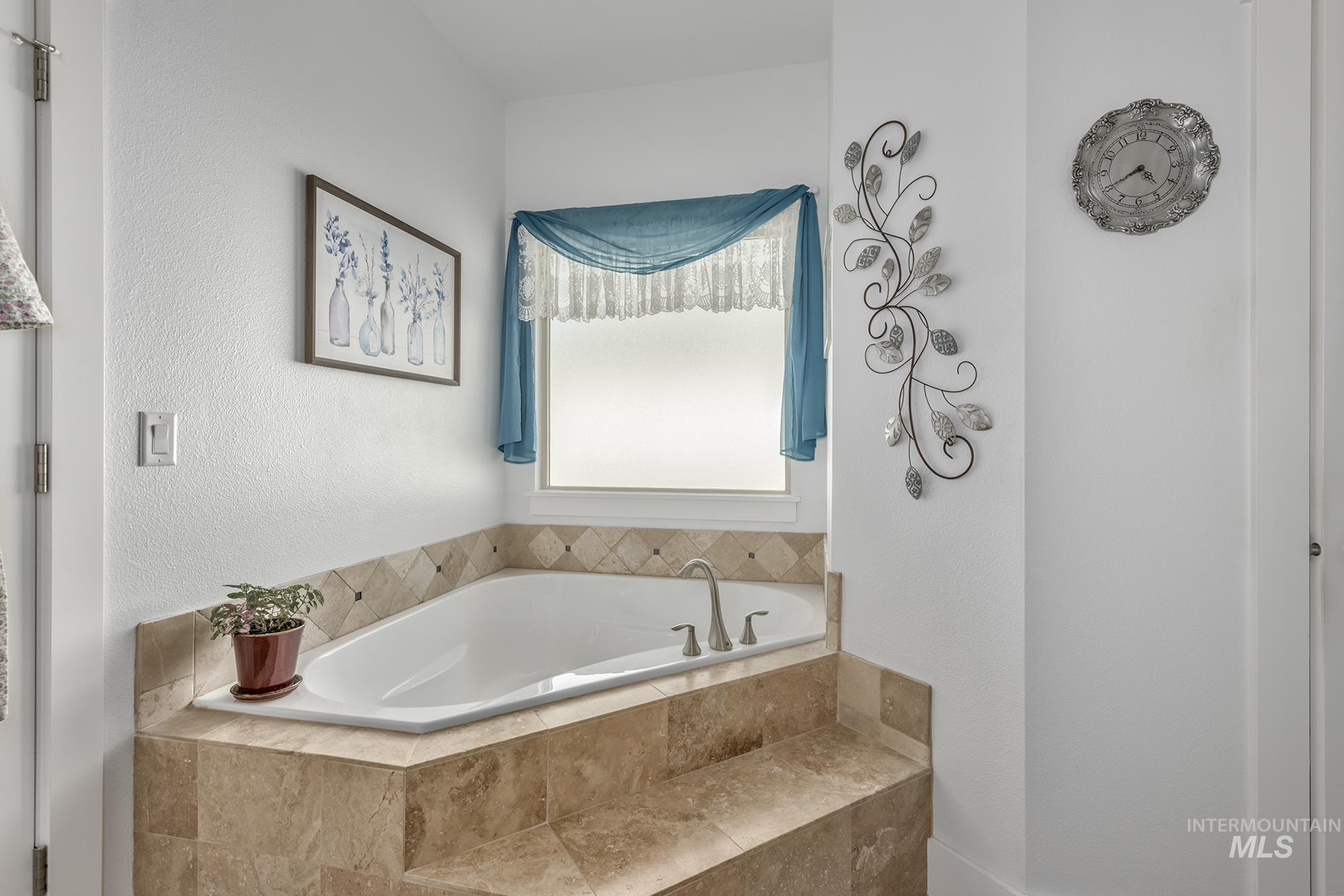 420 W Indianhead Rd, Weiser, Idaho 83672, 3 Bedrooms, 2 Bathrooms, Residential For Sale, Price $519,000,MLS 98946229