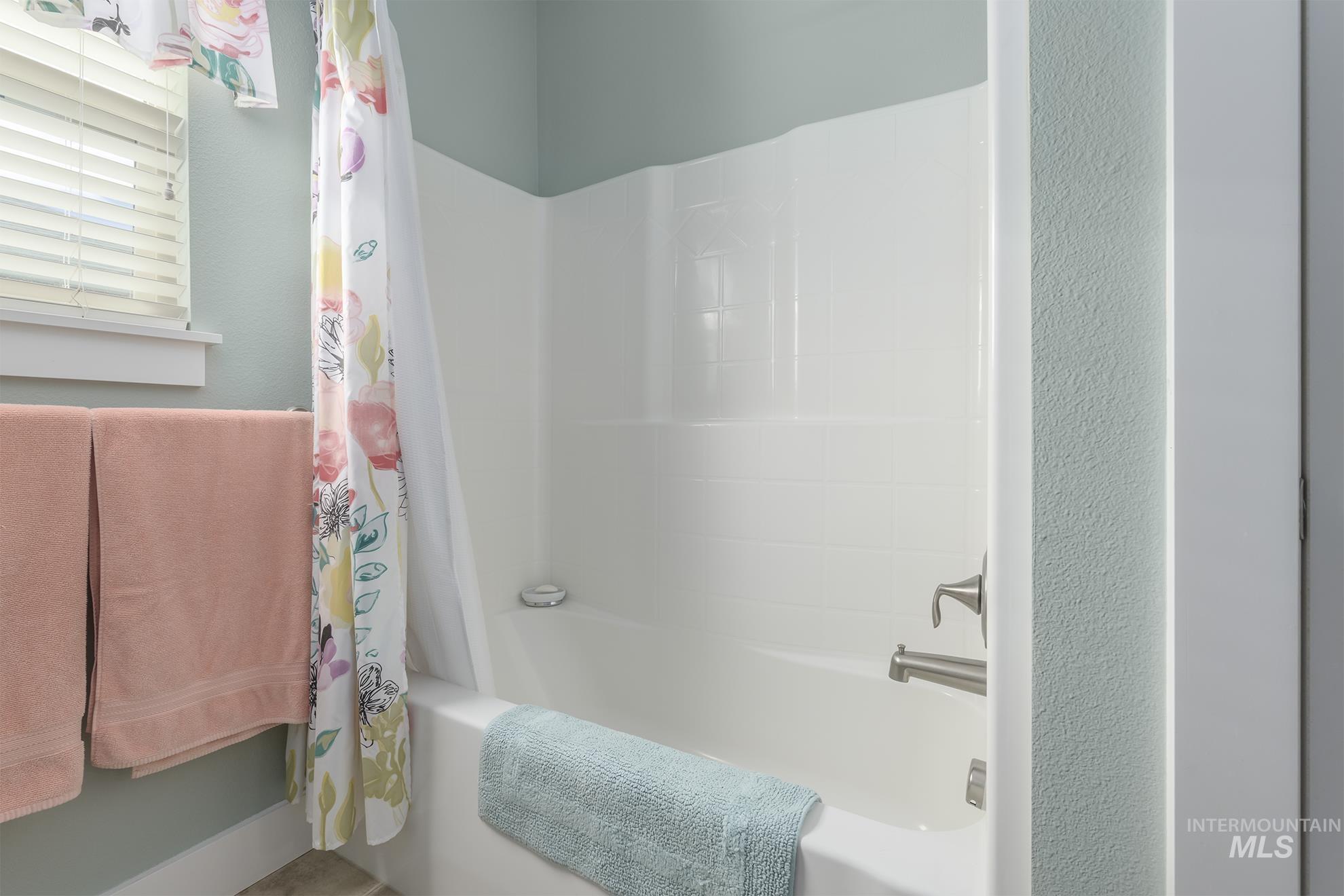 420 W Indianhead Rd, Weiser, Idaho 83672, 3 Bedrooms, 2 Bathrooms, Residential For Sale, Price $519,000,MLS 98946229