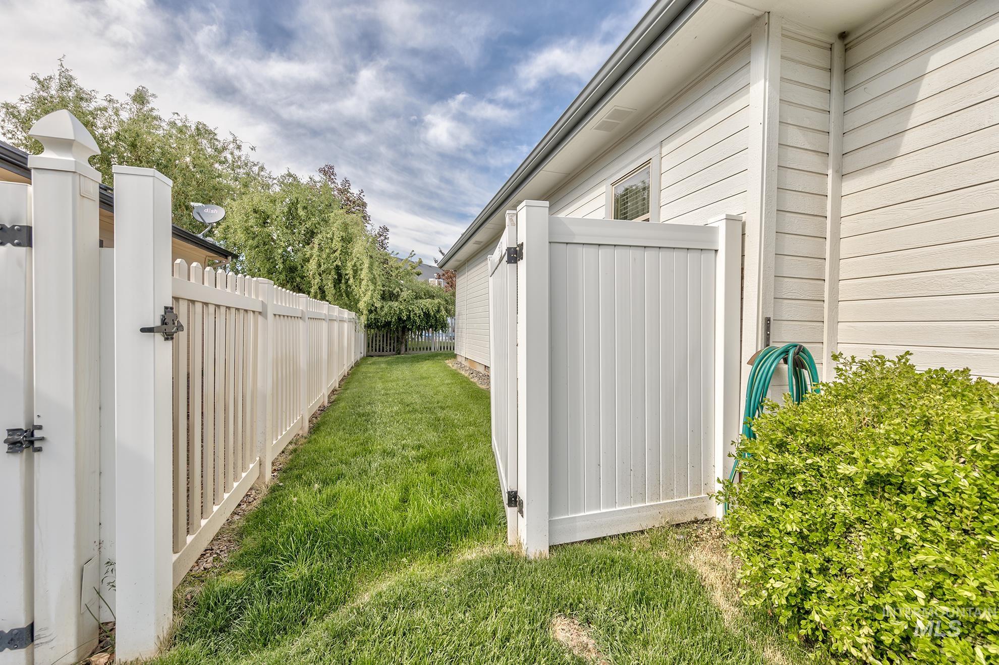 420 W Indianhead Rd, Weiser, Idaho 83672, 3 Bedrooms, 2 Bathrooms, Residential For Sale, Price $519,000,MLS 98946229