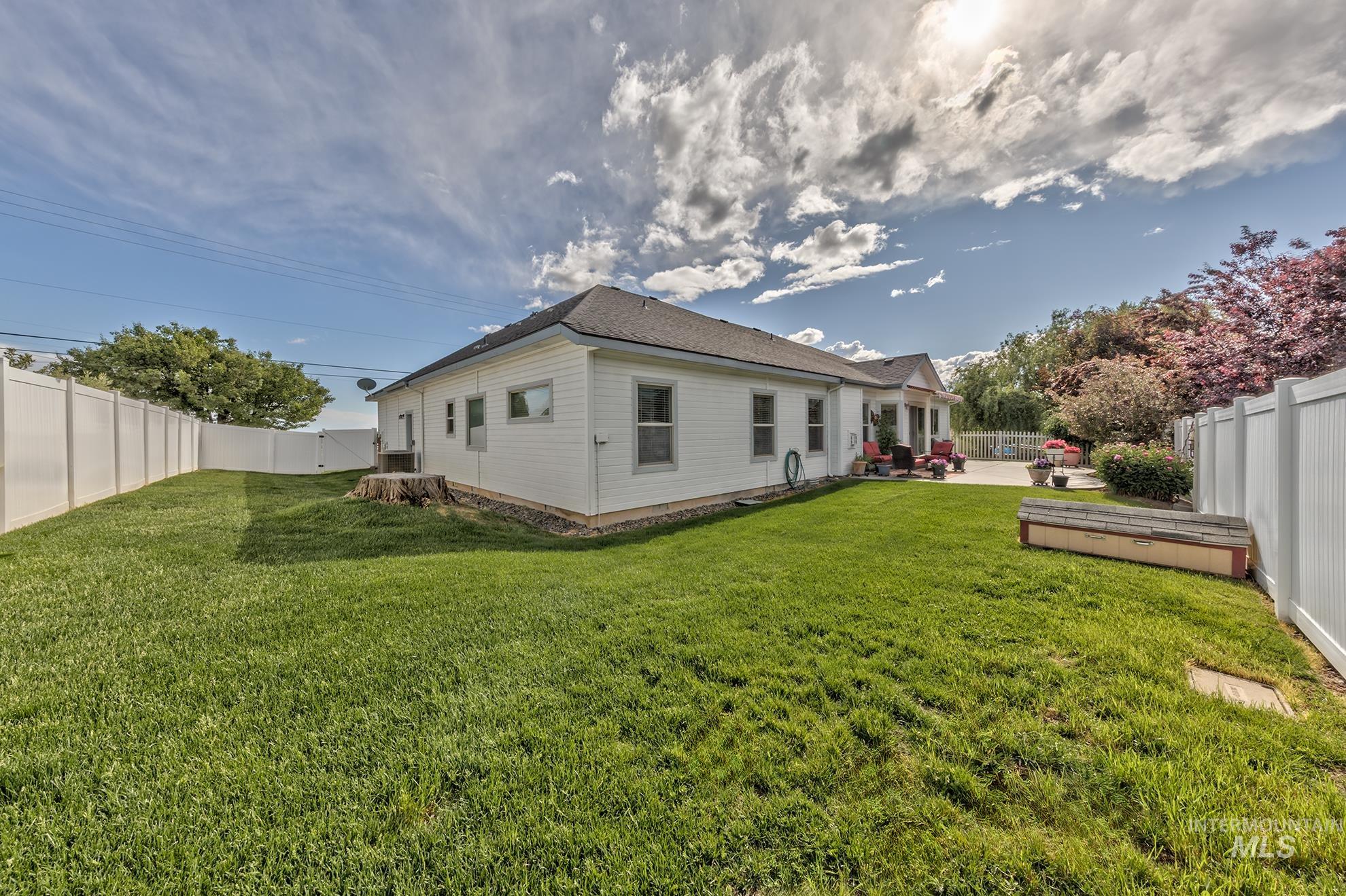 420 W Indianhead Rd, Weiser, Idaho 83672, 3 Bedrooms, 2 Bathrooms, Residential For Sale, Price $519,000,MLS 98946229