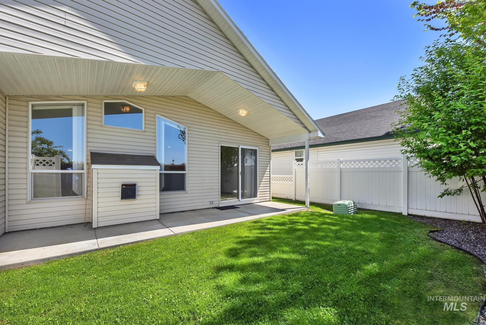 227 E Spinosa Dr, Meridian, Idaho 83646-3345, 2 Bedrooms, 2 Bathrooms, Residential For Sale, Price $389,900,MLS 98946292