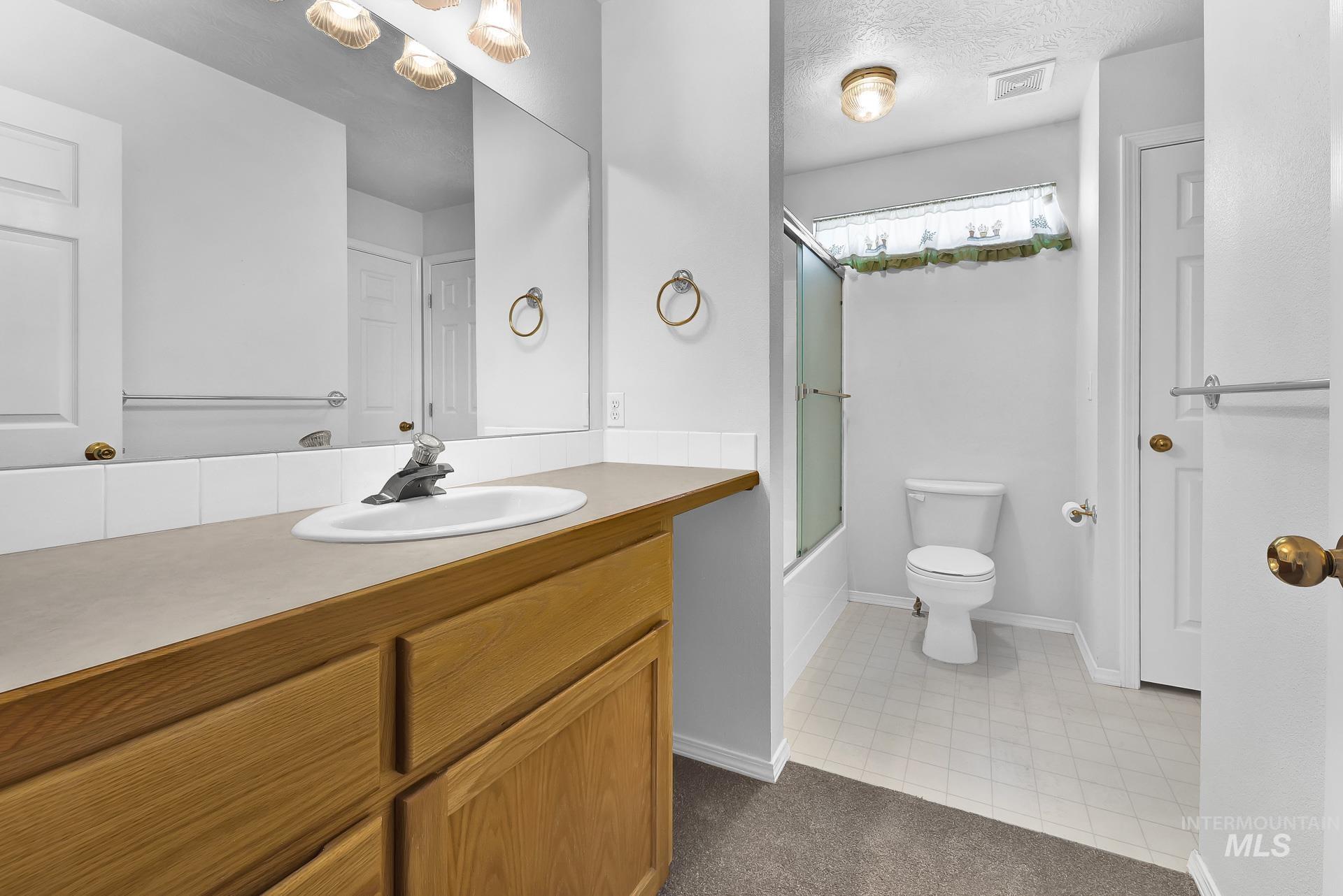 227 E Spinosa Dr, Meridian, Idaho 83646-3345, 2 Bedrooms, 2 Bathrooms, Residential For Sale, Price $389,900,MLS 98946292