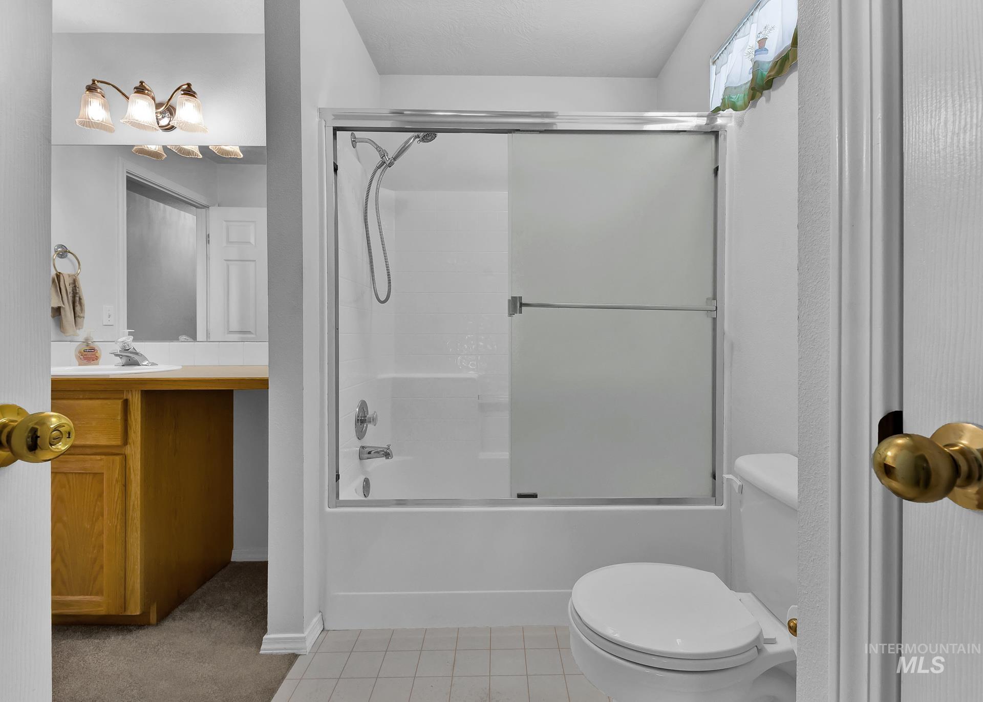 227 E Spinosa Dr, Meridian, Idaho 83646-3345, 2 Bedrooms, 2 Bathrooms, Residential For Sale, Price $389,900,MLS 98946292