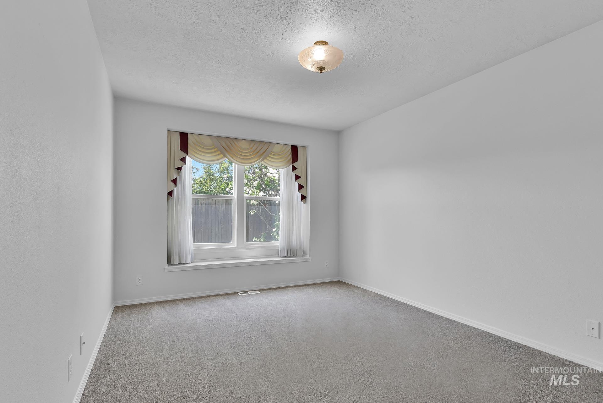 227 E Spinosa Dr, Meridian, Idaho 83646-3345, 2 Bedrooms, 2 Bathrooms, Residential For Sale, Price $389,900,MLS 98946292